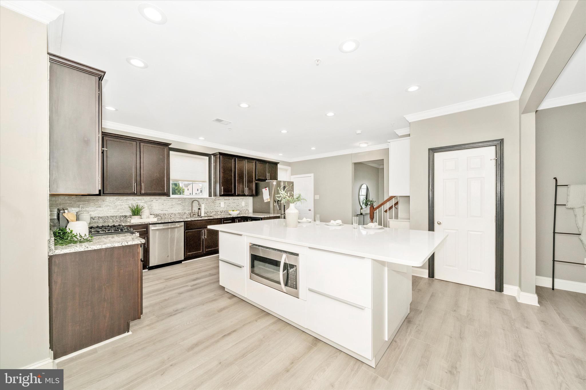 ROYAL OAKS - Residential