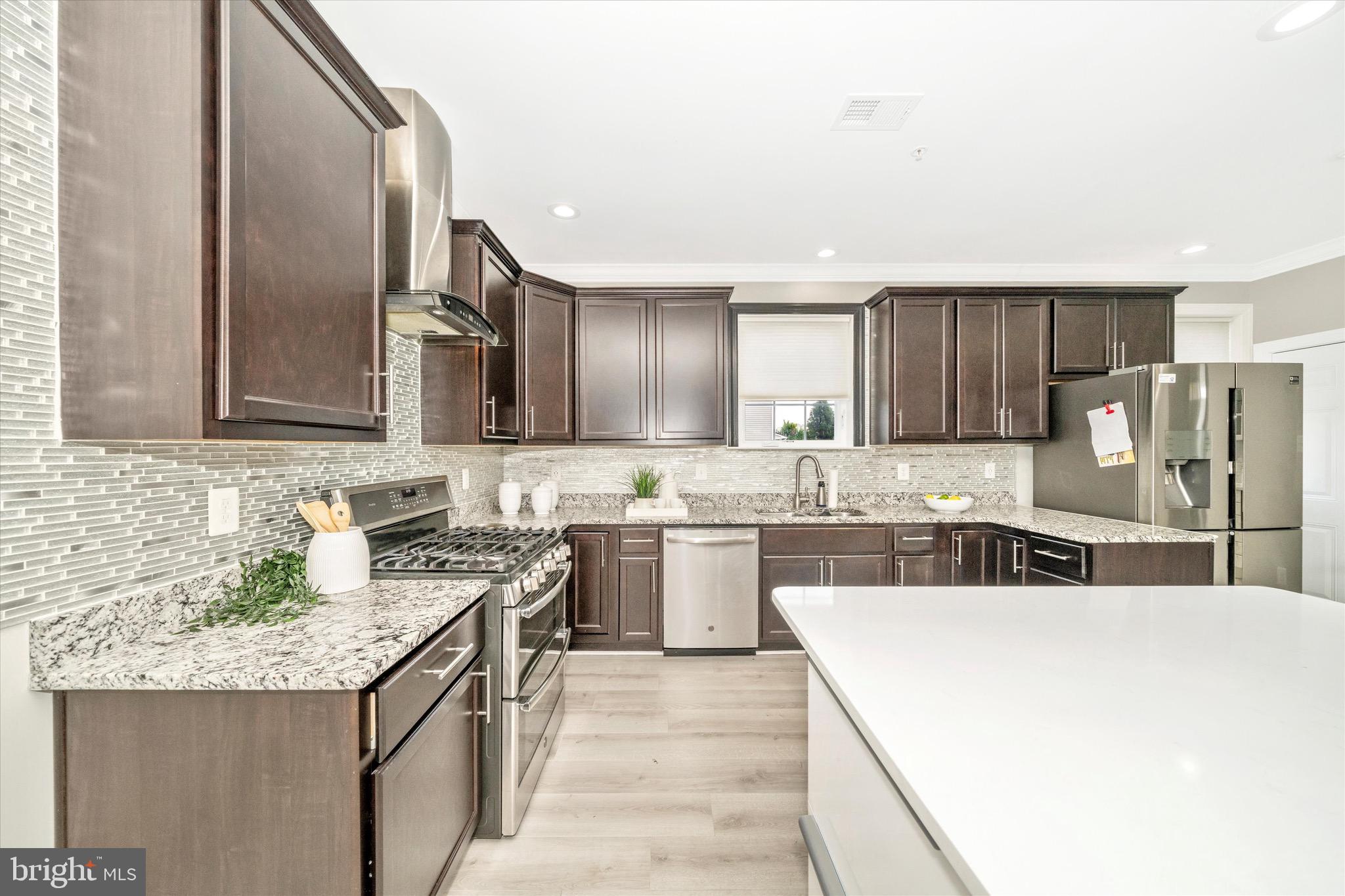 ROYAL OAKS - Residential