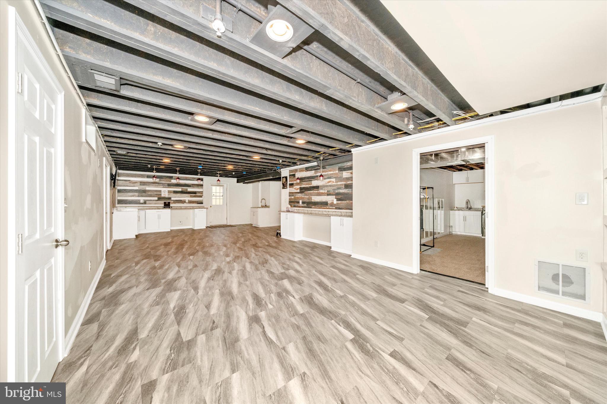 ROYAL OAKS - Residential