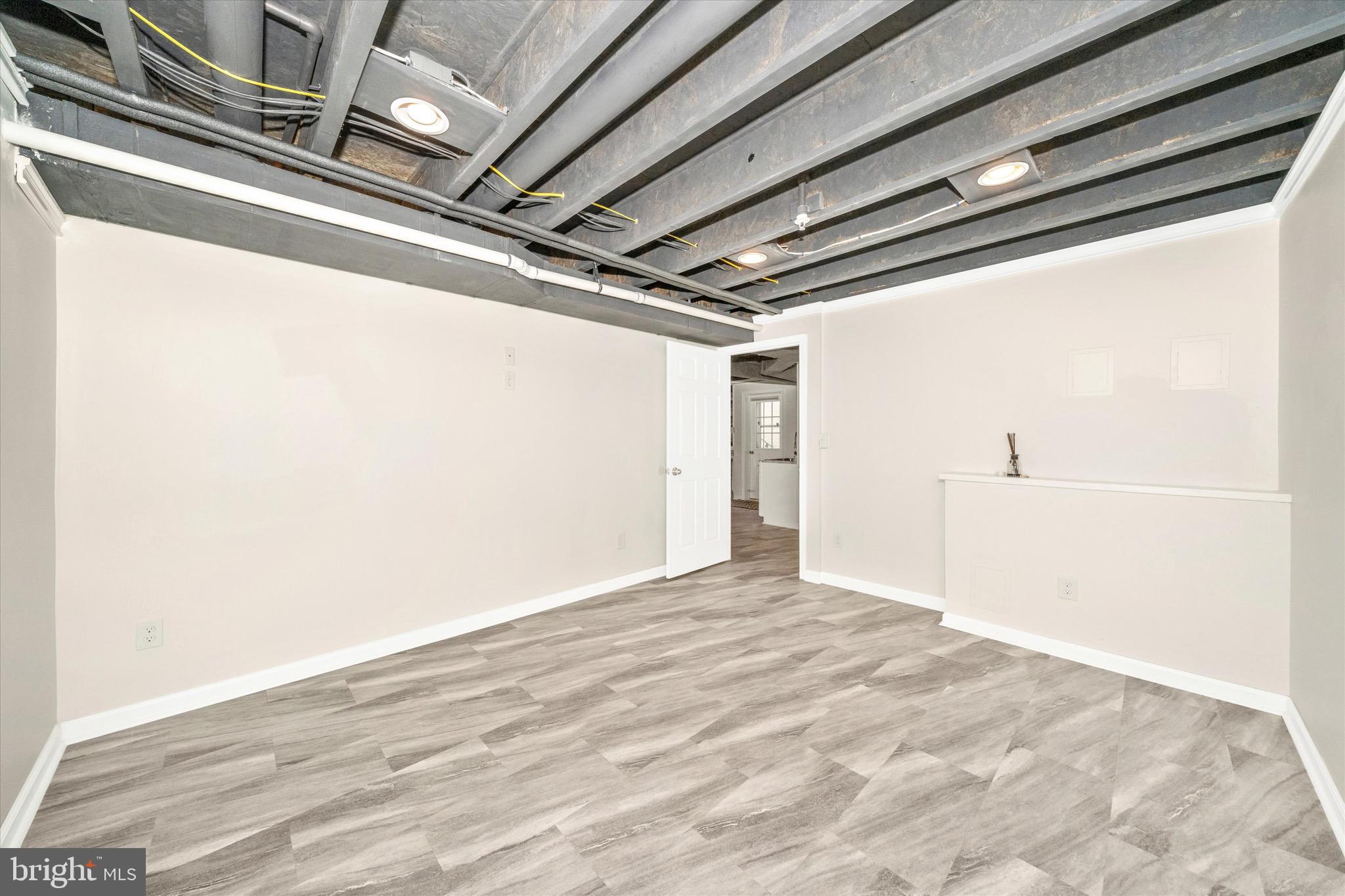 ROYAL OAKS - Residential