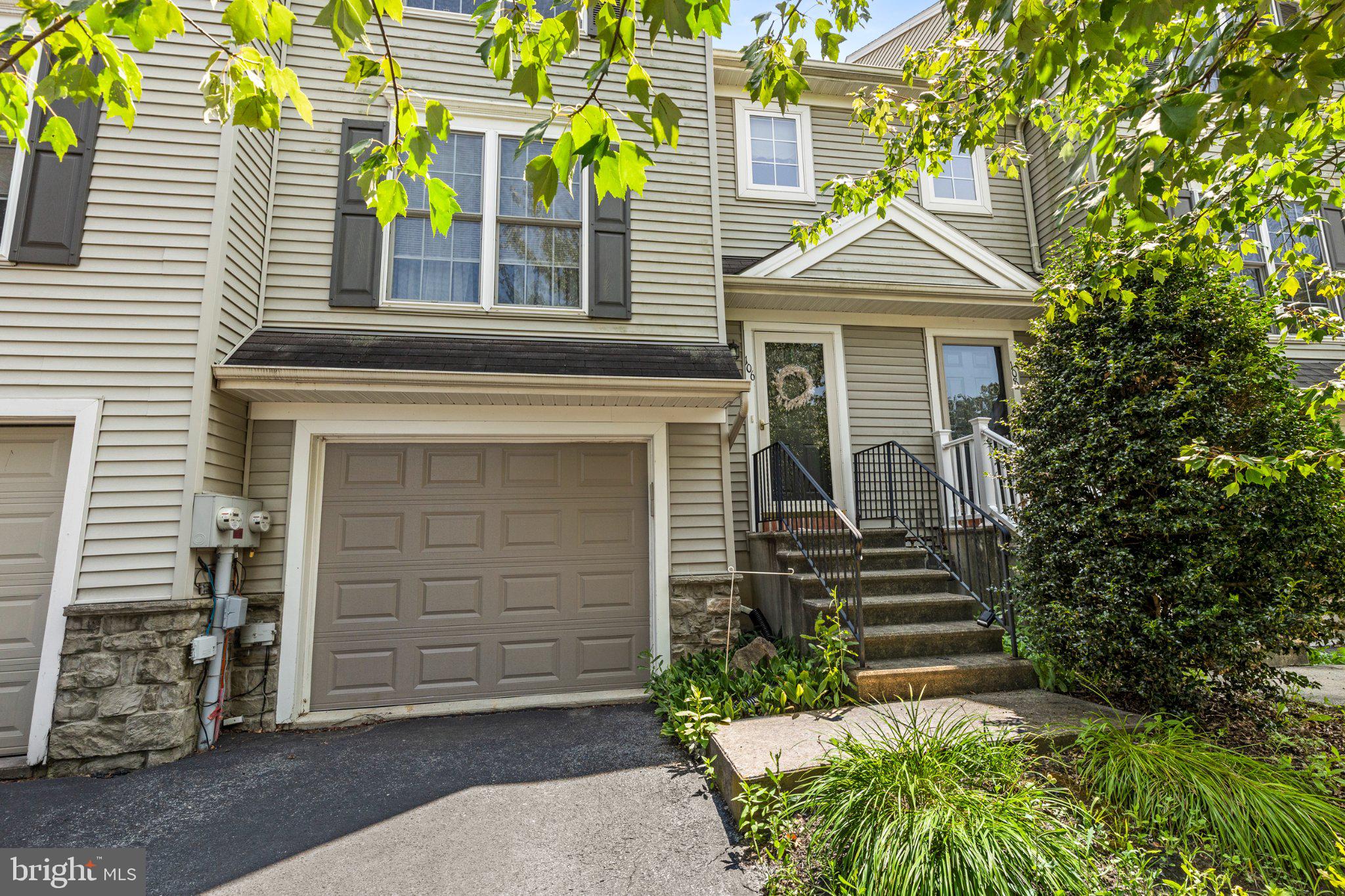 106 BANYAN CIRCLE DRIVE