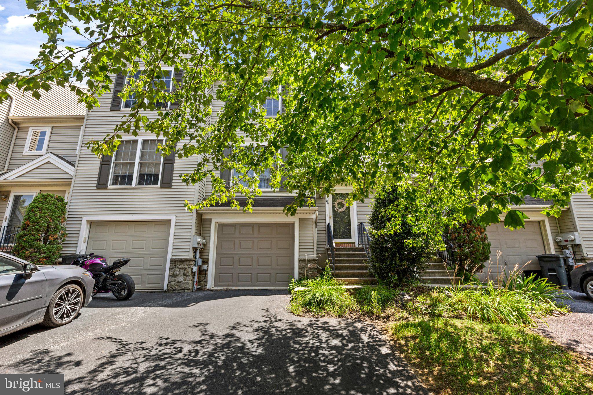 106 BANYAN CIRCLE DRIVE