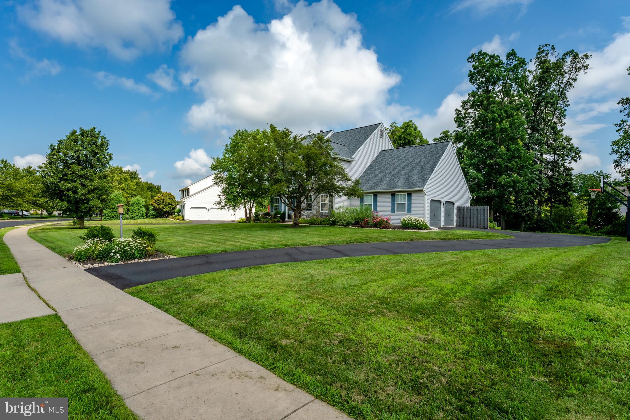 2225 CLAYMONT DRIVE