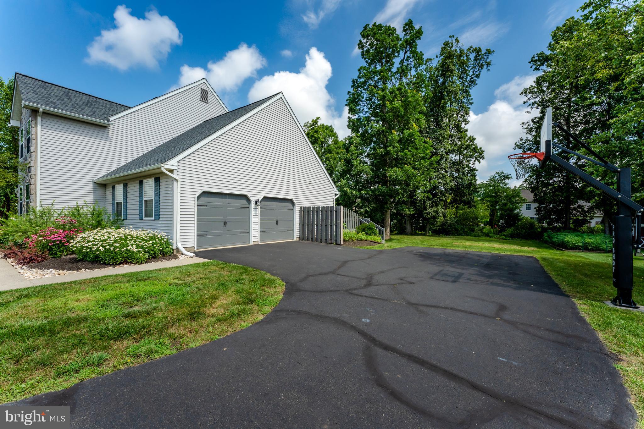 2225 CLAYMONT DRIVE