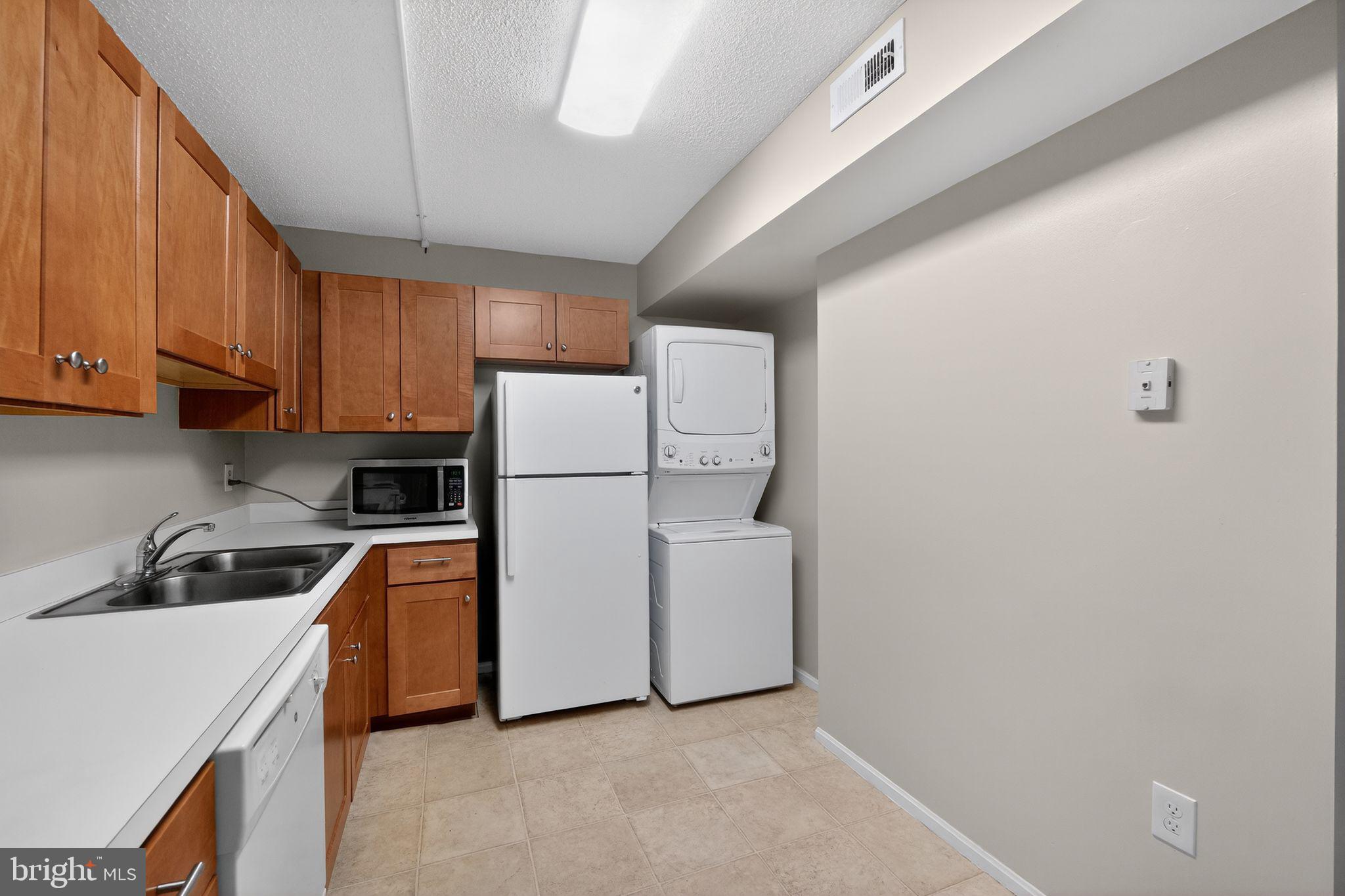 LEISURE WORLD - Residential