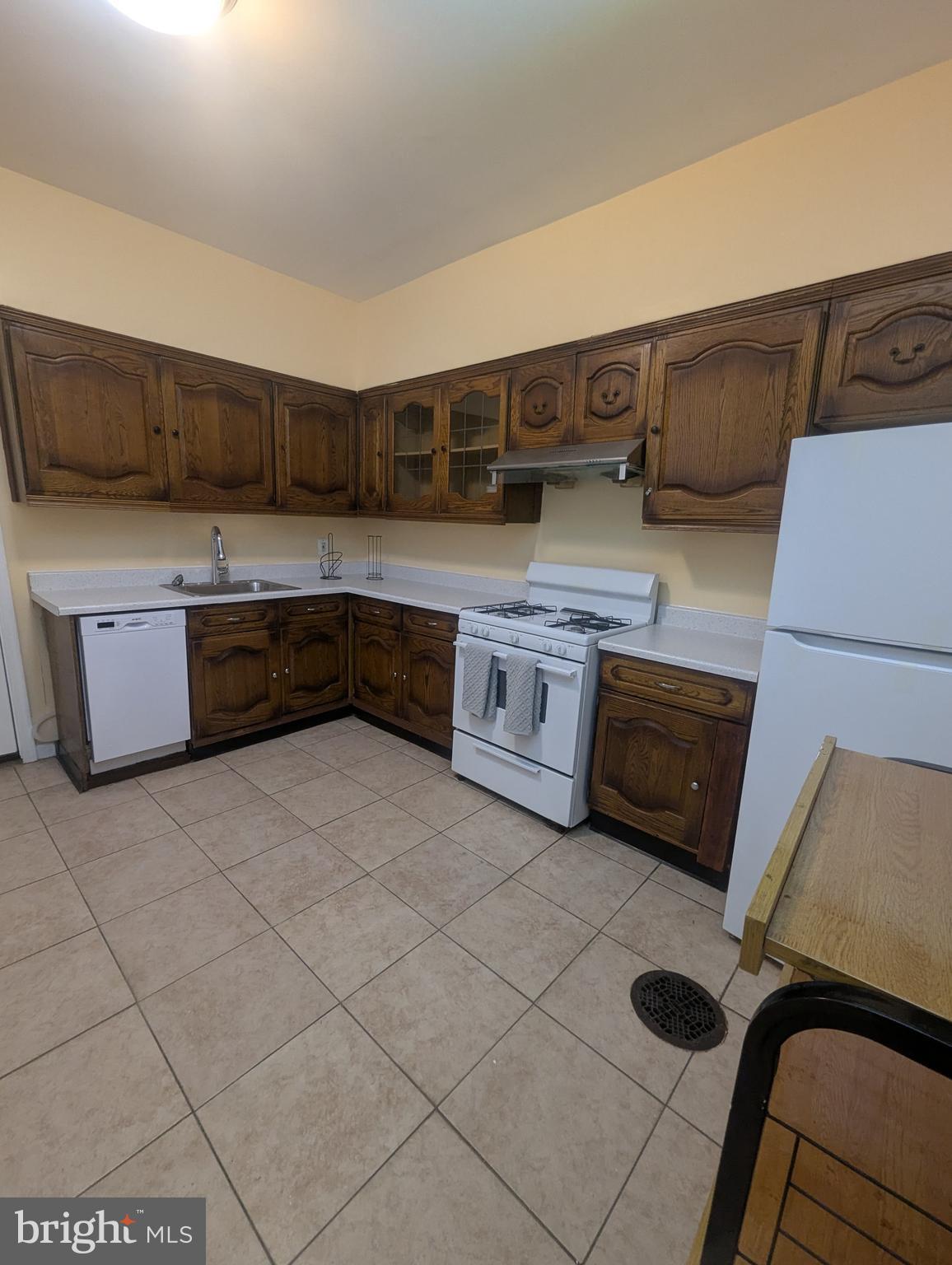 TEMPLE UNIVERSITY - Residential Lease