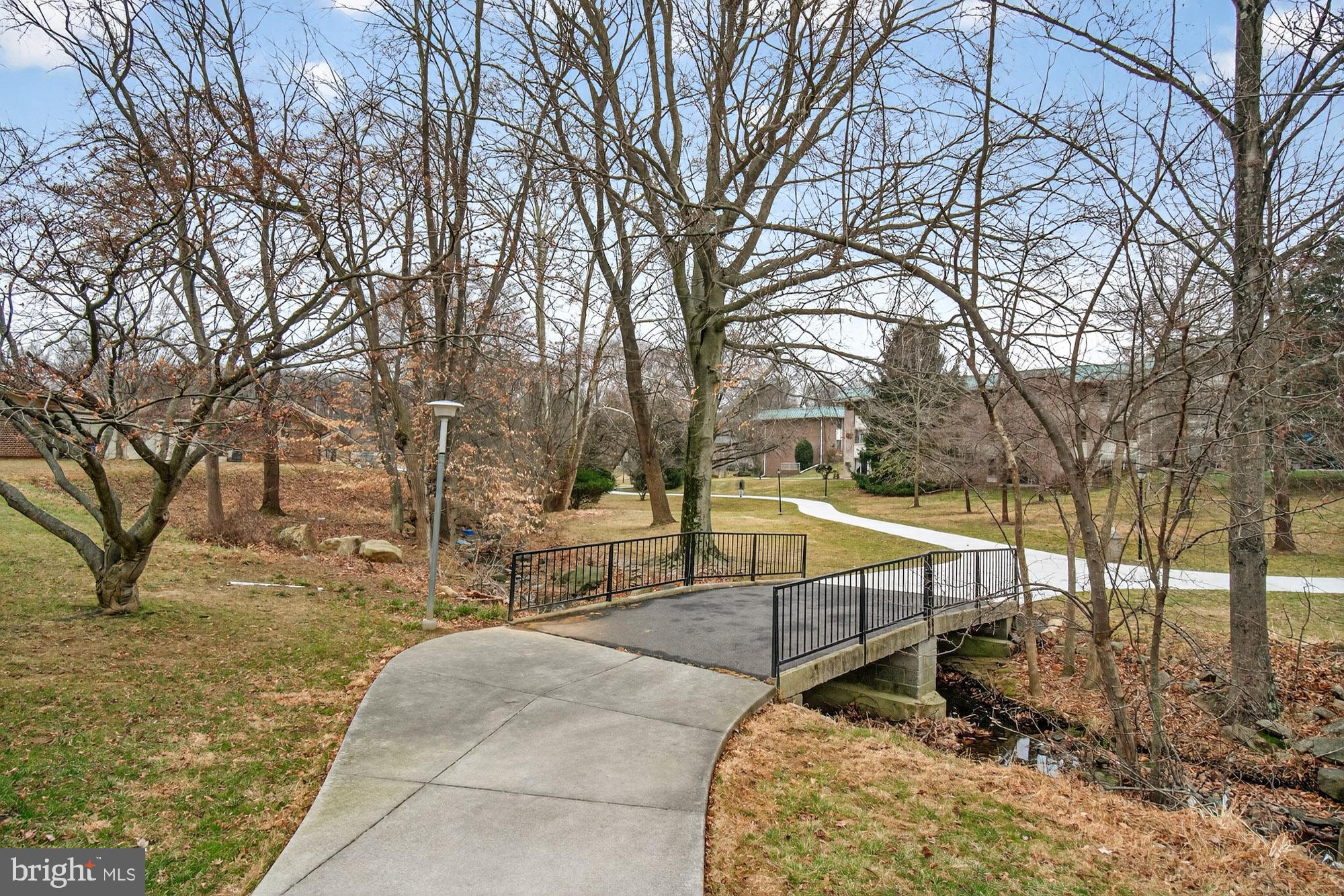 LEISURE WORLD - Residential