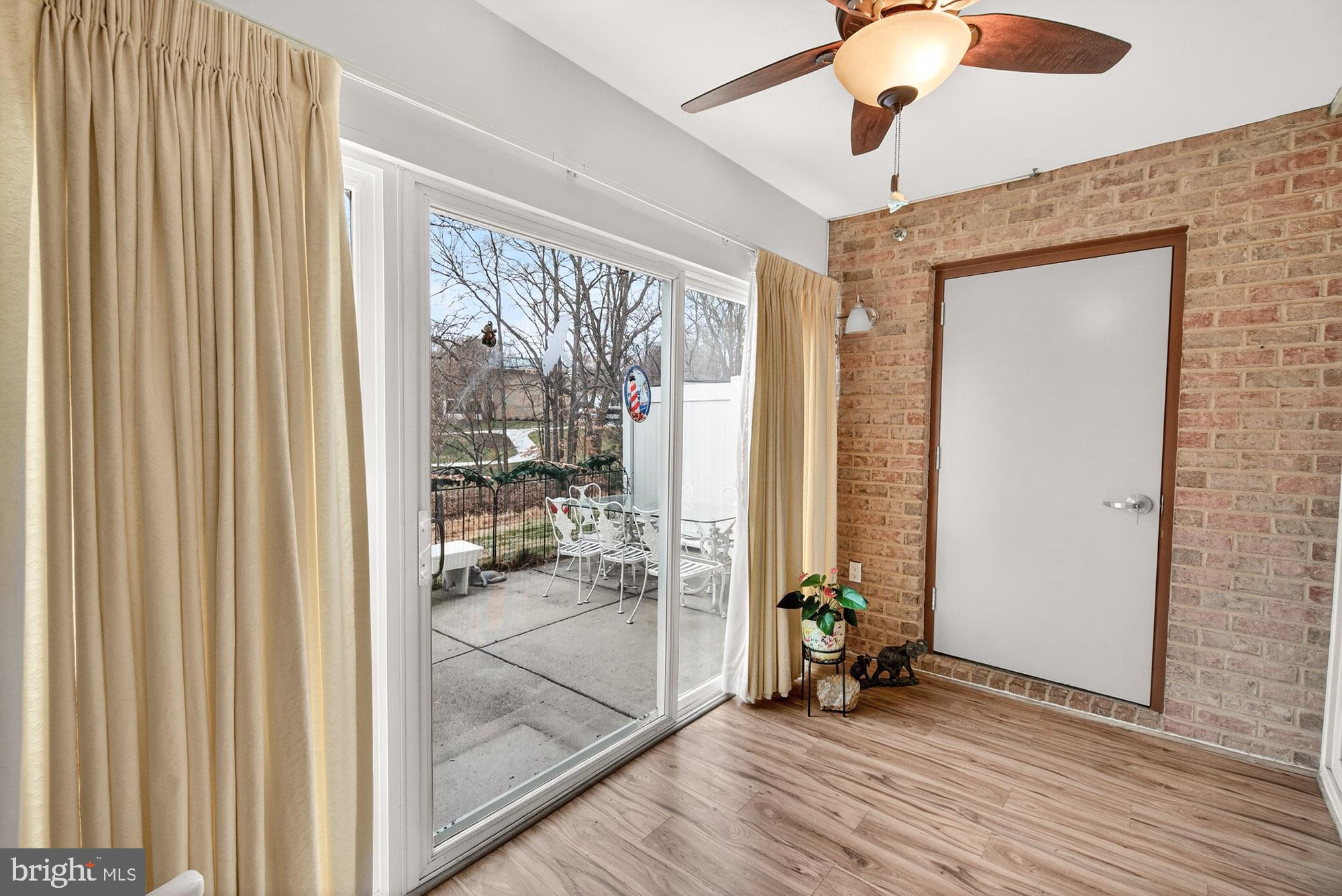 LEISURE WORLD - Residential