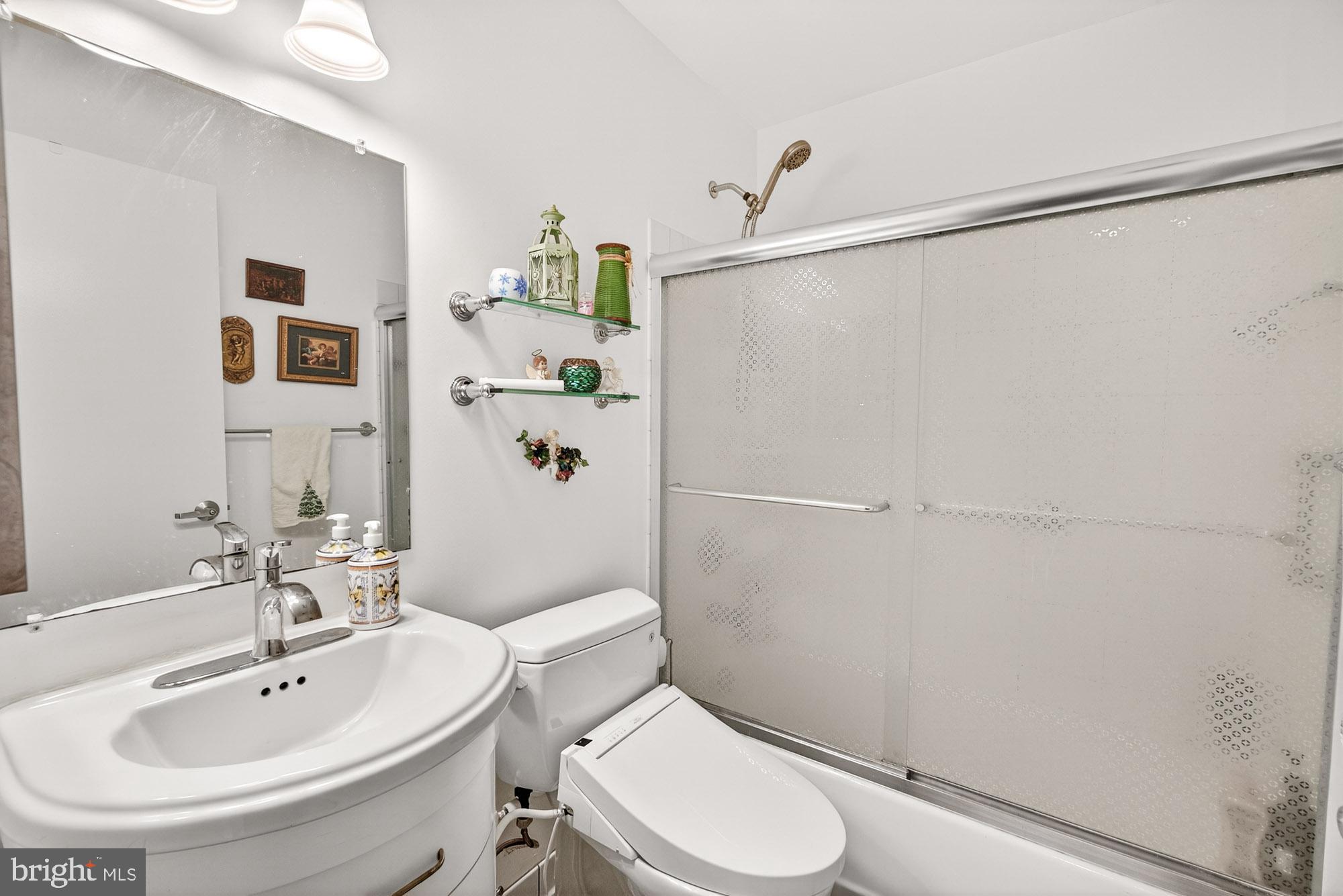 LEISURE WORLD - Residential