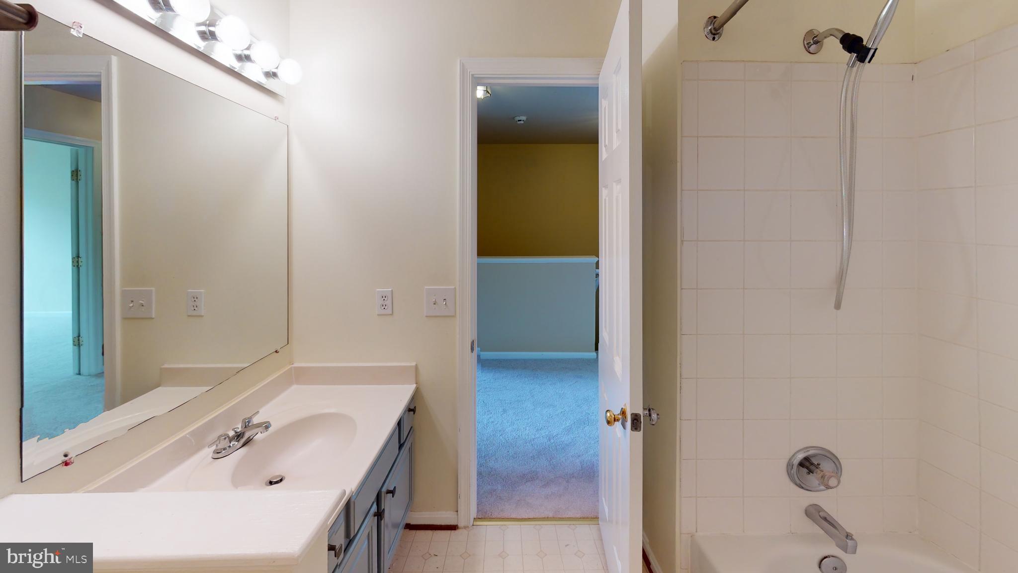 RESTON - Residential Lease