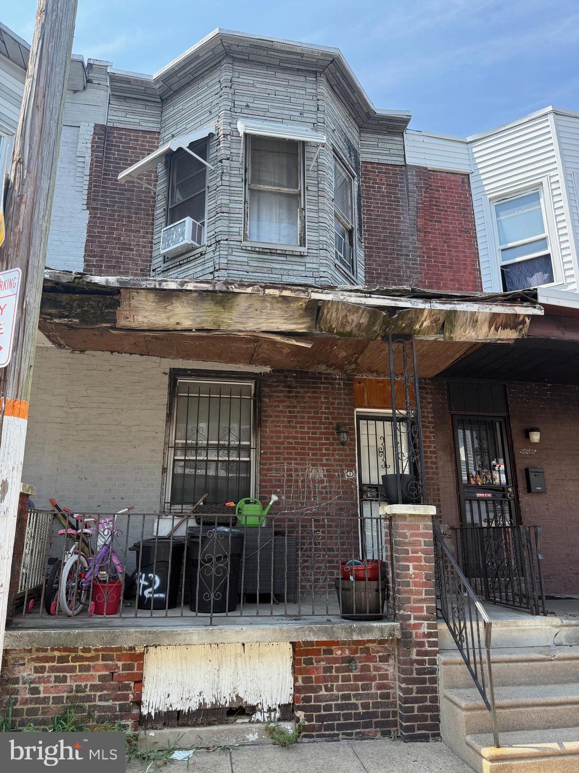 Nice town- Block is well maintained. local park nearby. House for your updating. Has good size bedrooms.
Good bones. House will be delivered vacant. No appliances included. POF submission required for all showings.Buyer responsible for U& O certificate if desired. No concessions for buyers acting as Principals.