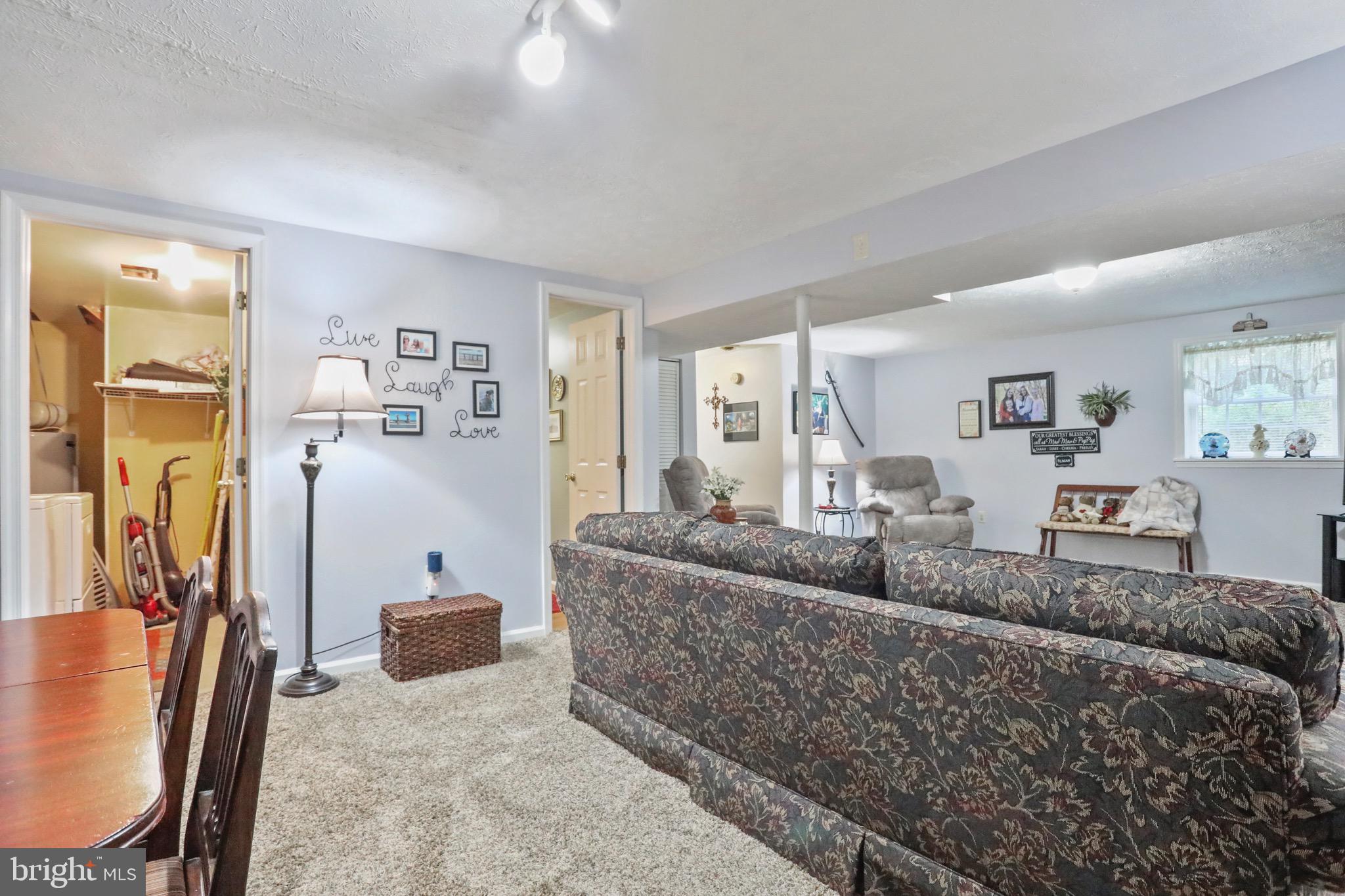 LAKEWOOD MANOR - Residential