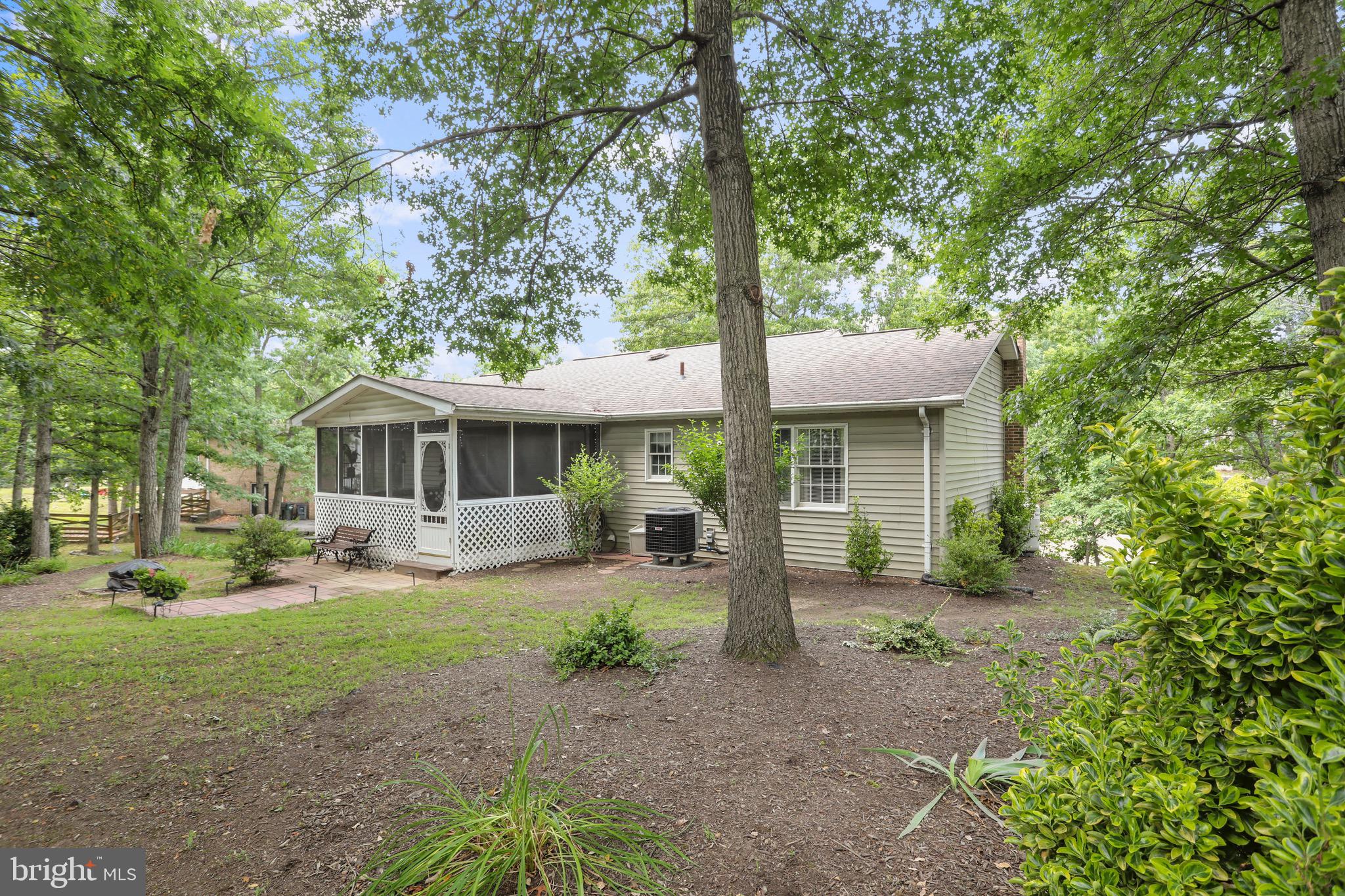 LAKEWOOD MANOR - Residential