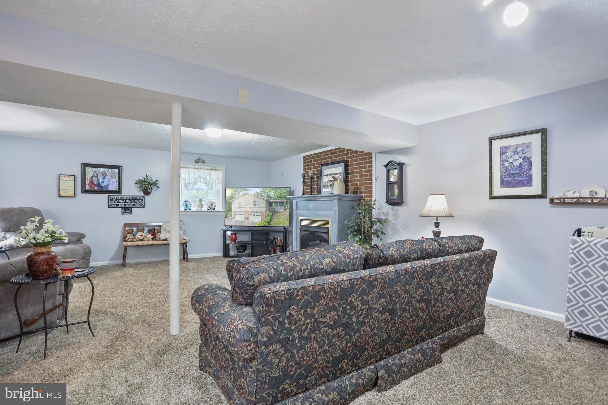 LAKEWOOD MANOR - Residential