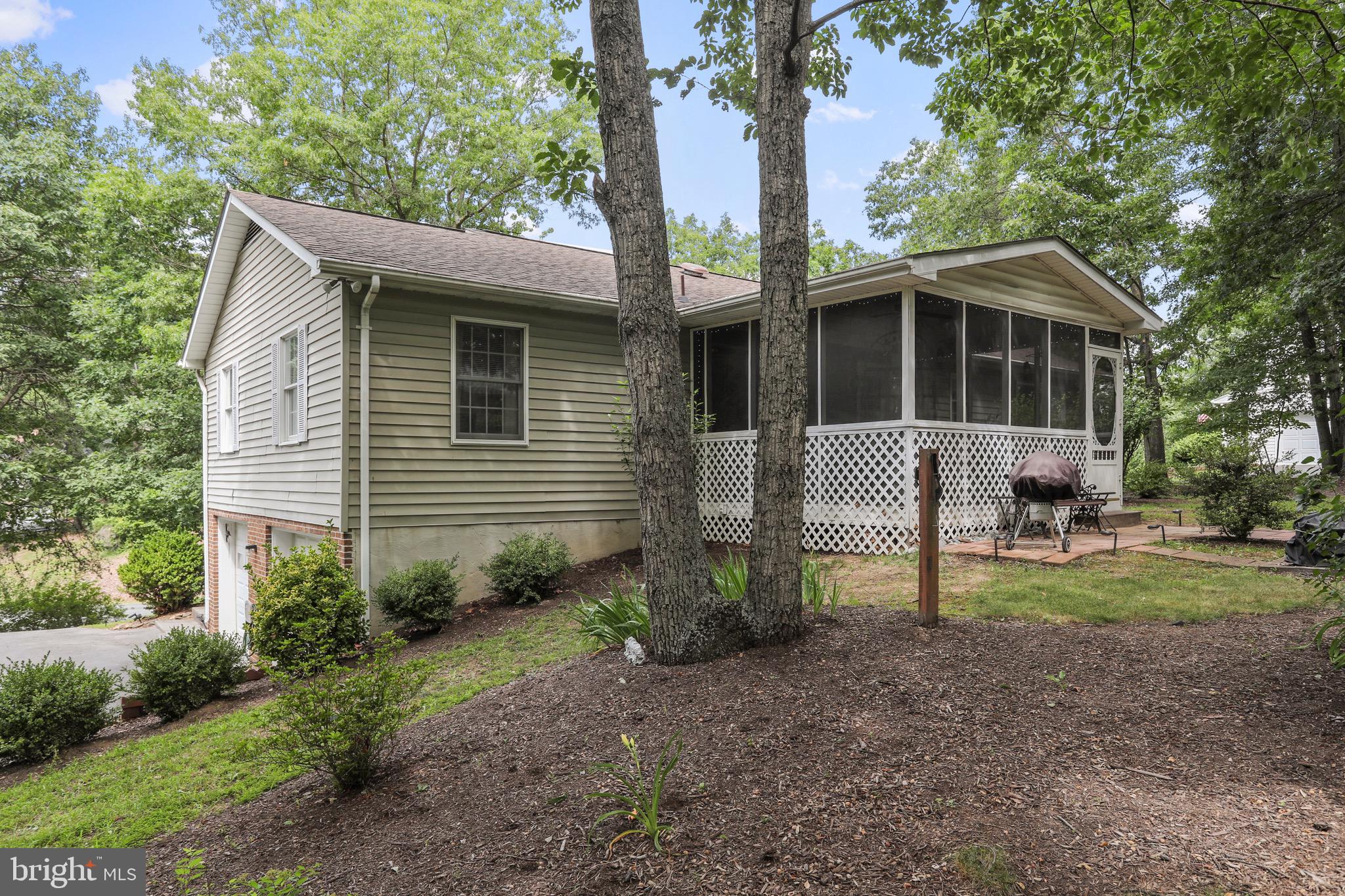 LAKEWOOD MANOR - Residential