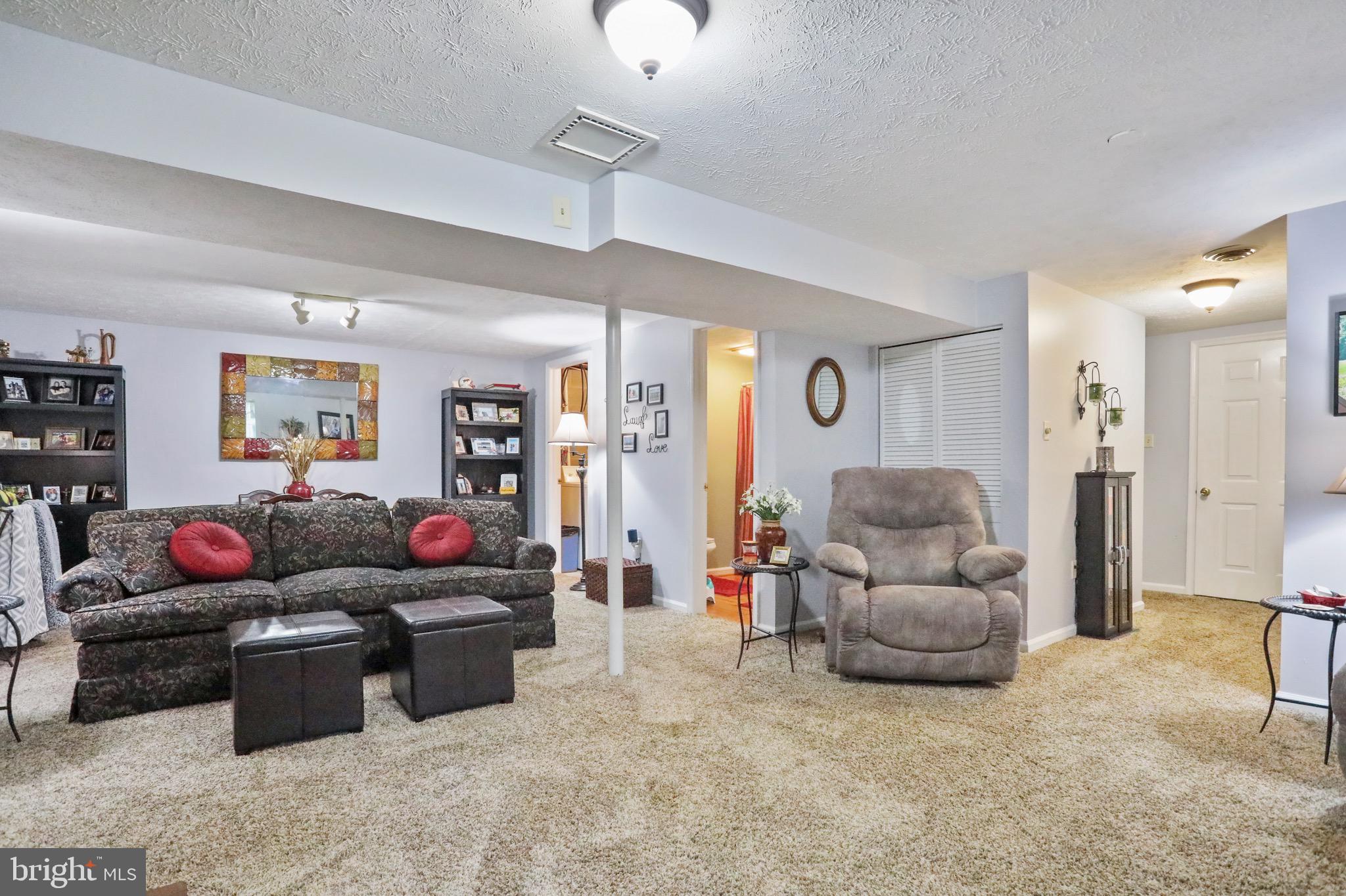 LAKEWOOD MANOR - Residential