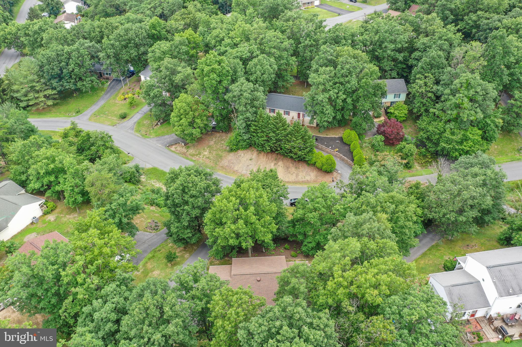 LAKEWOOD MANOR - Residential