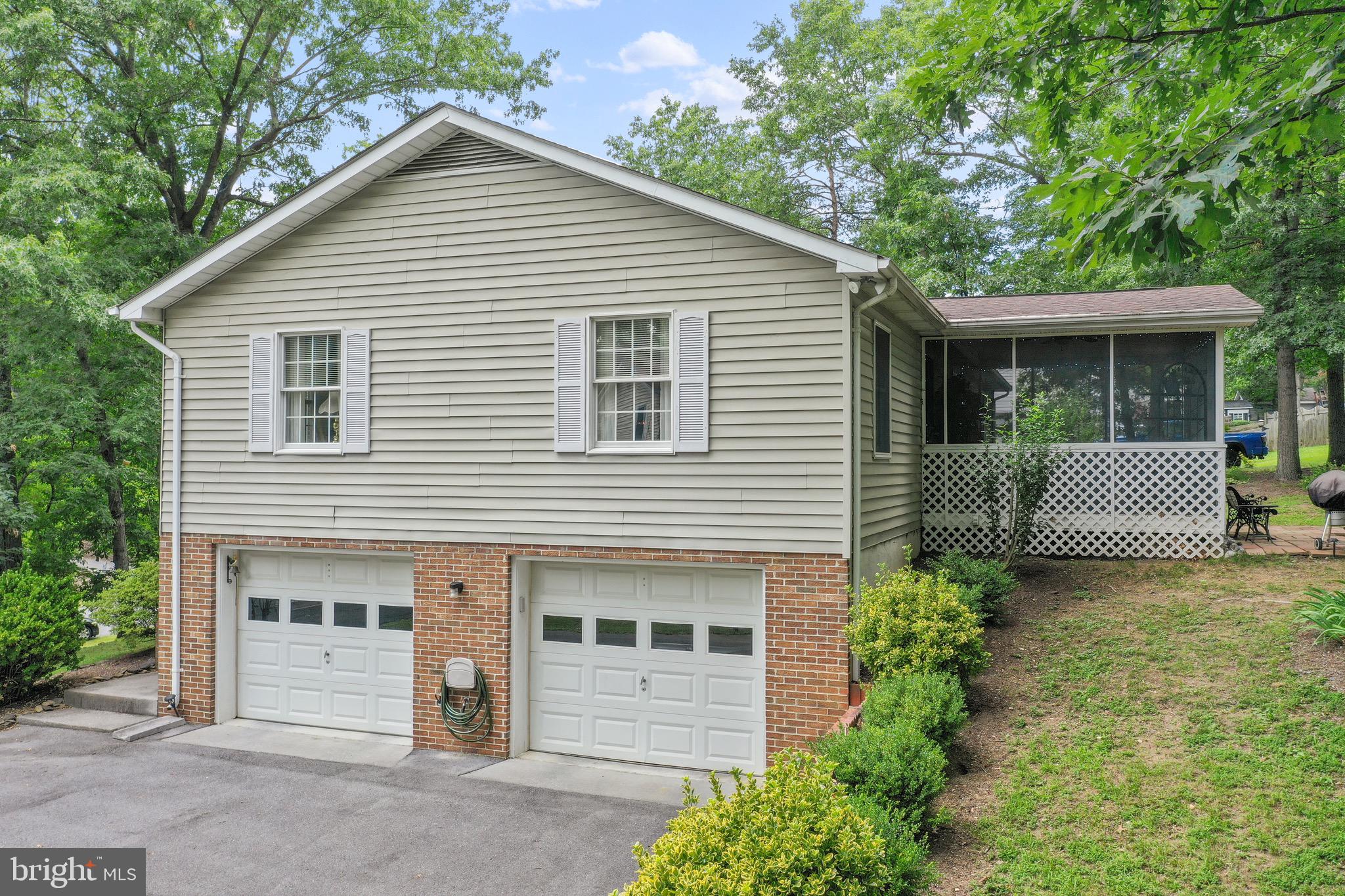 LAKEWOOD MANOR - Residential