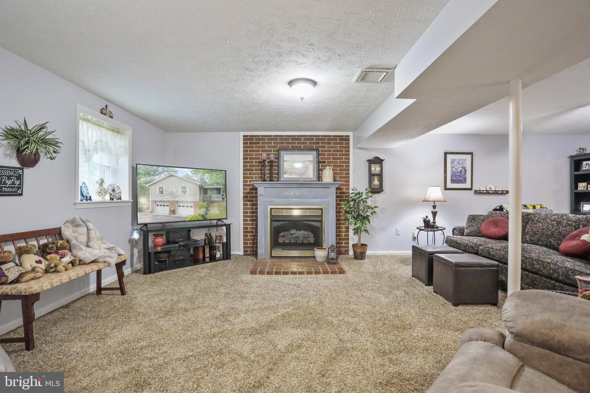 LAKEWOOD MANOR - Residential