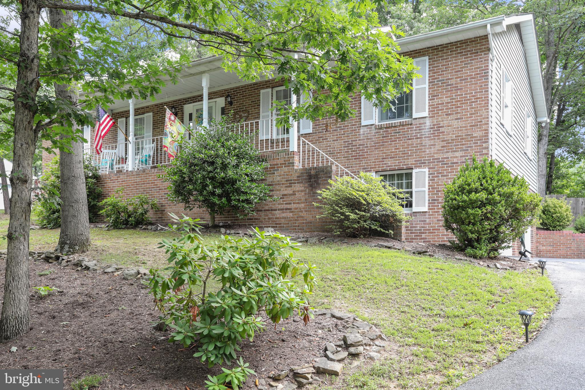 LAKEWOOD MANOR - Residential