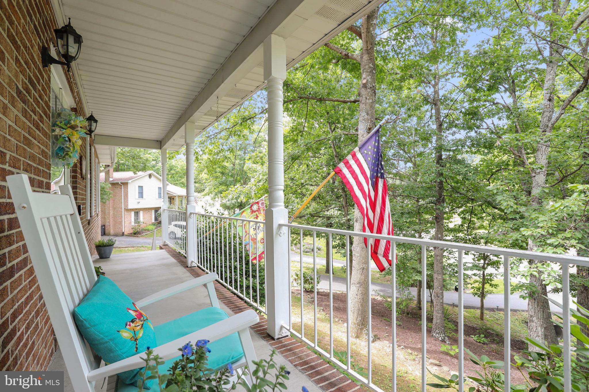 LAKEWOOD MANOR - Residential