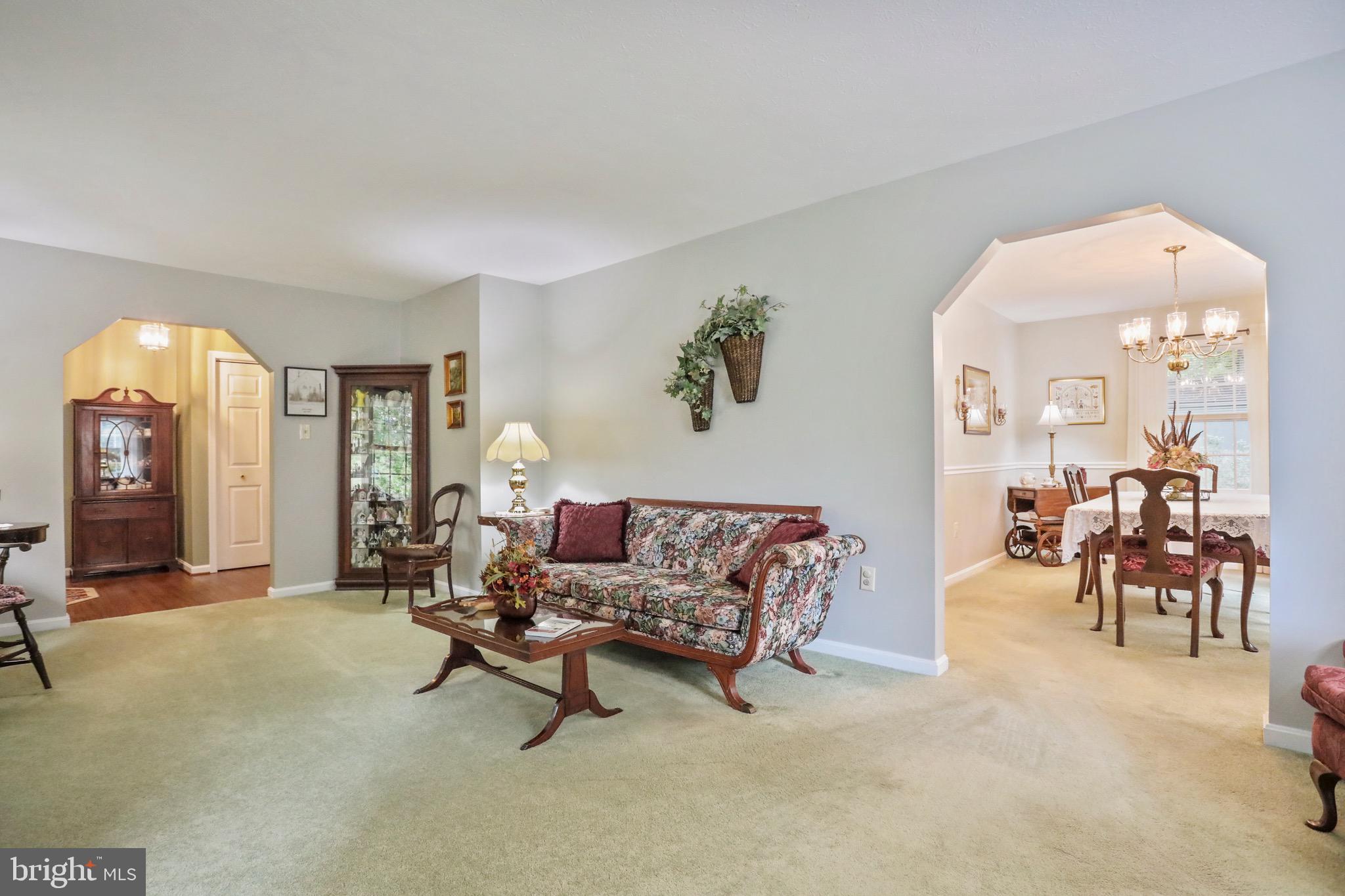 LAKEWOOD MANOR - Residential