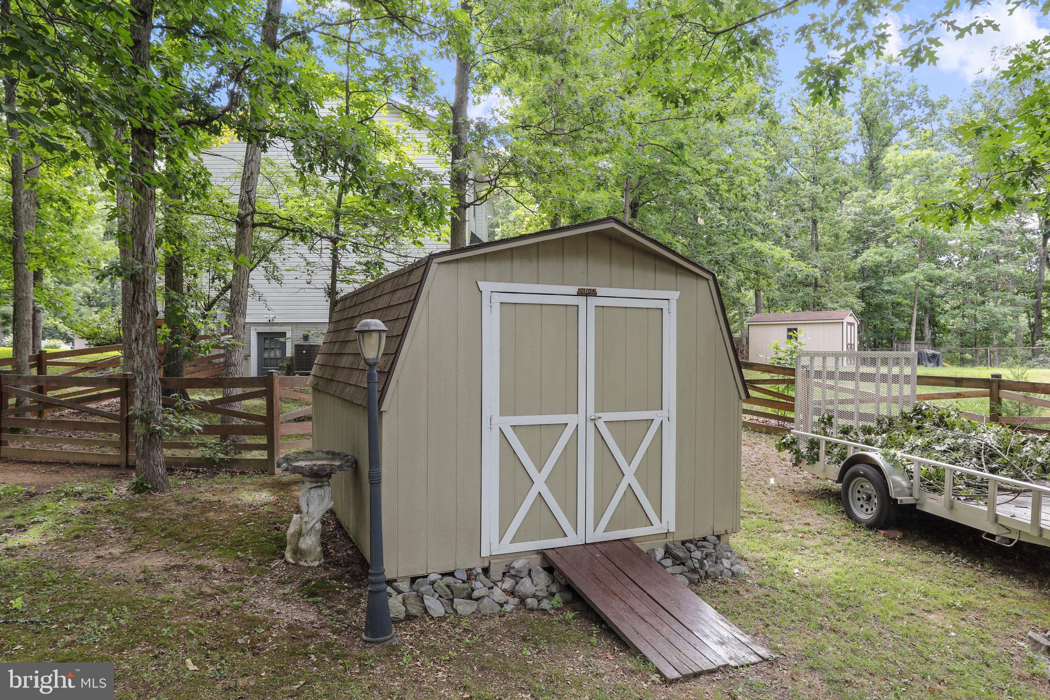 LAKEWOOD MANOR - Residential