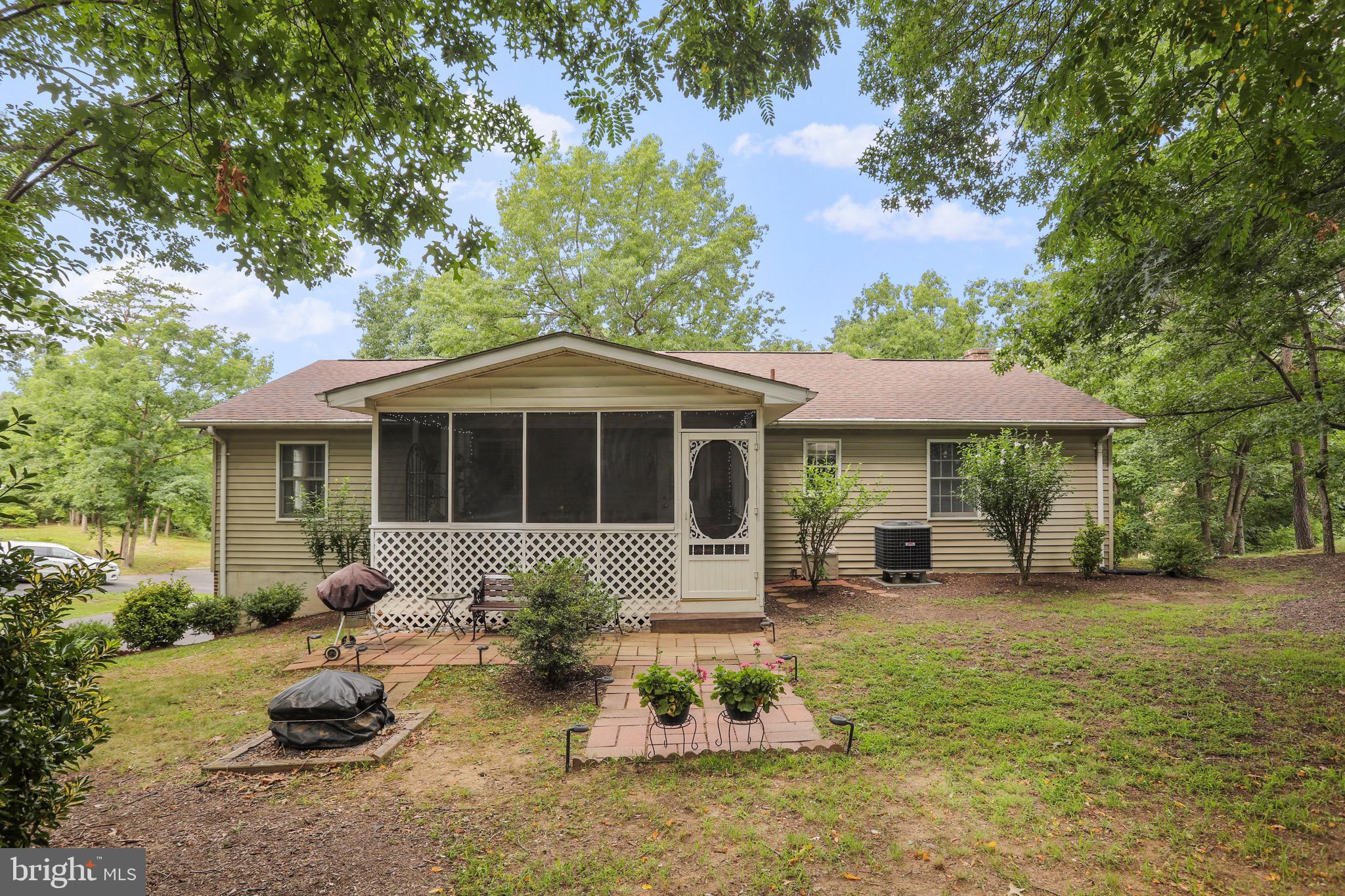 LAKEWOOD MANOR - Residential