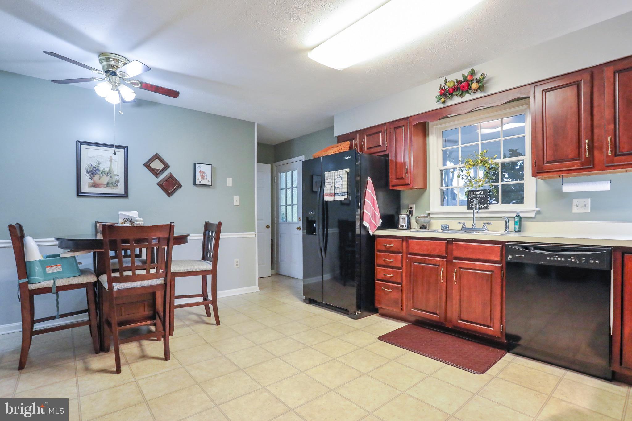 LAKEWOOD MANOR - Residential