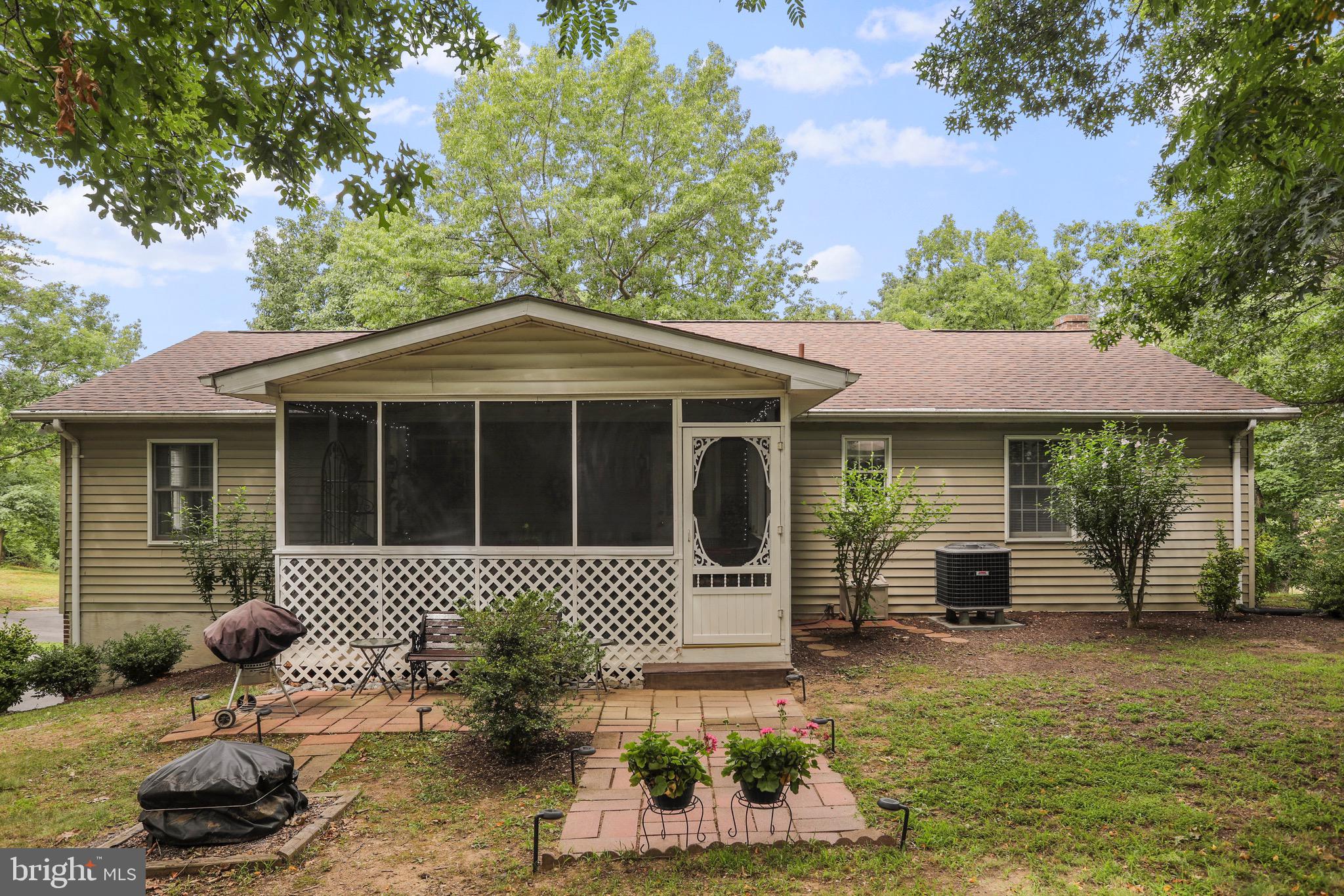 LAKEWOOD MANOR - Residential