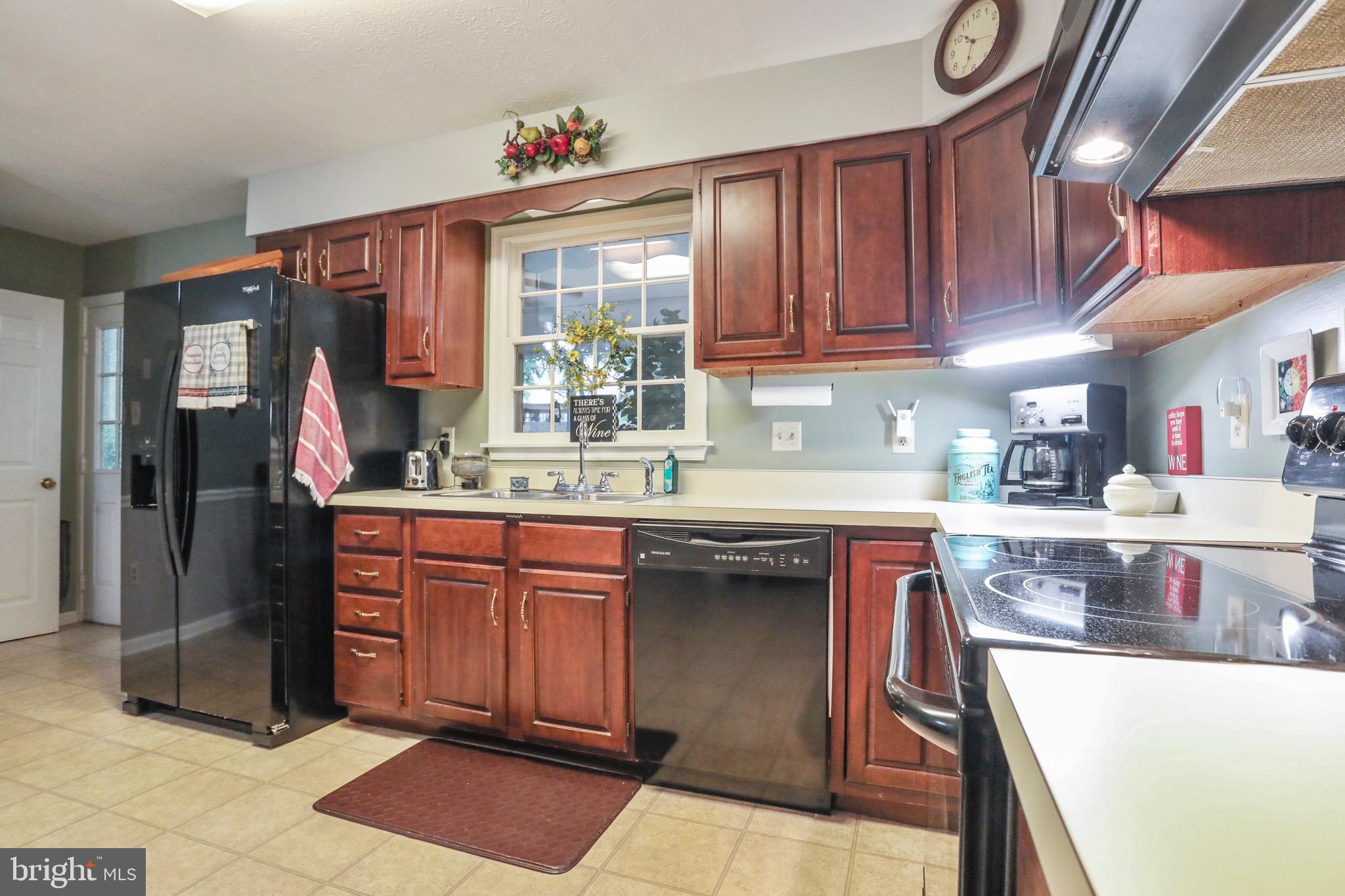 LAKEWOOD MANOR - Residential