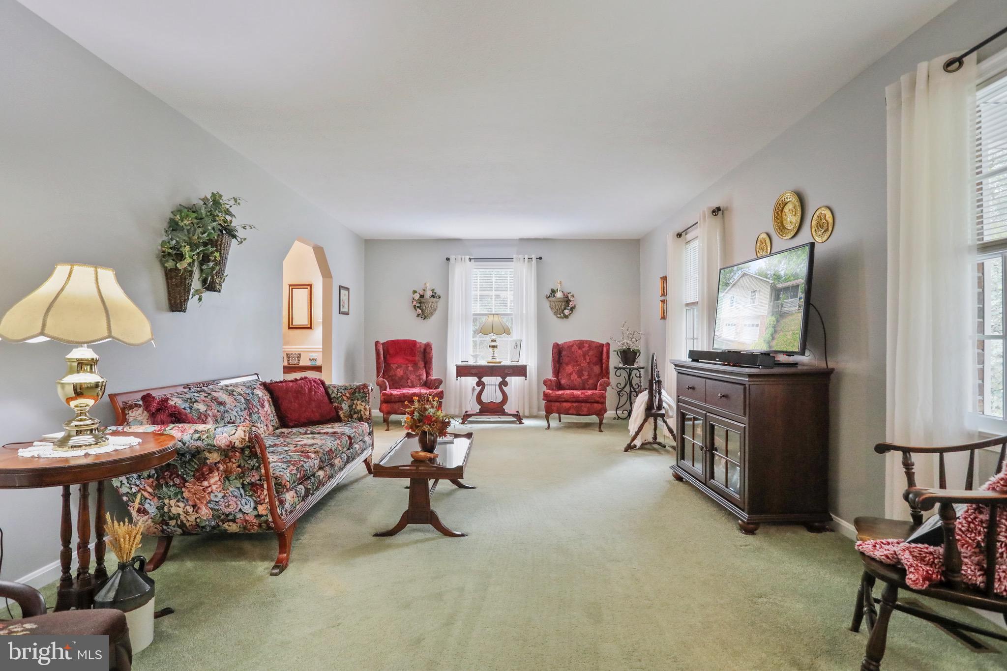 LAKEWOOD MANOR - Residential