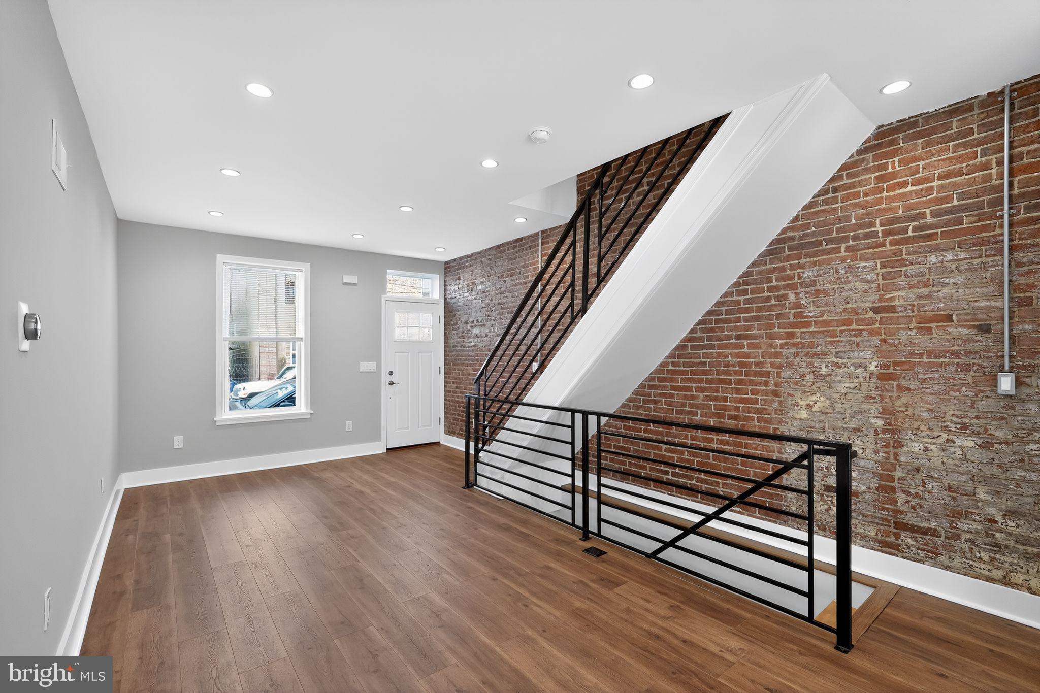 2646 E MONMOUTH STREET