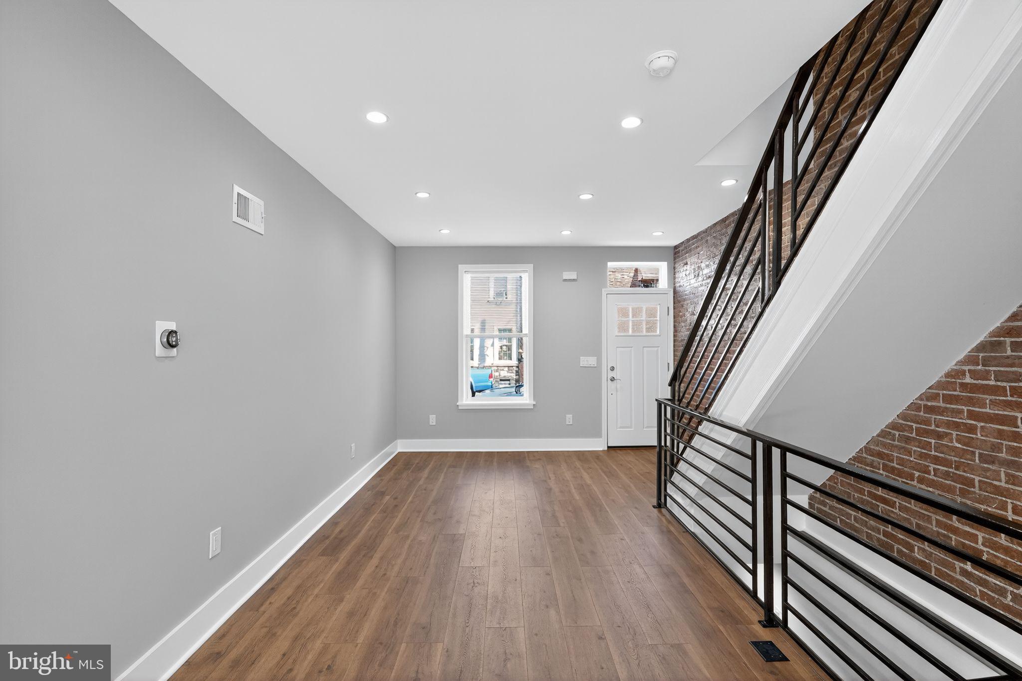 2646 E MONMOUTH STREET