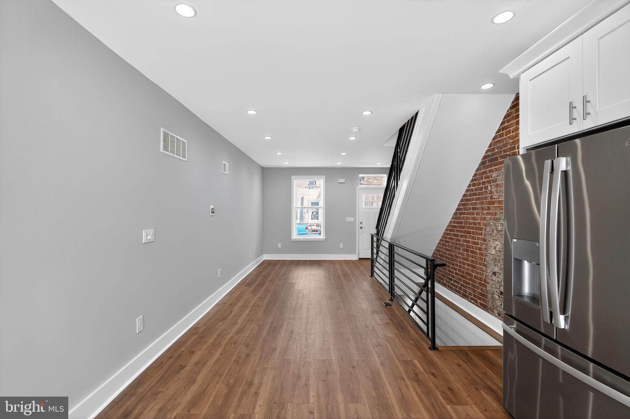 2646 E MONMOUTH STREET