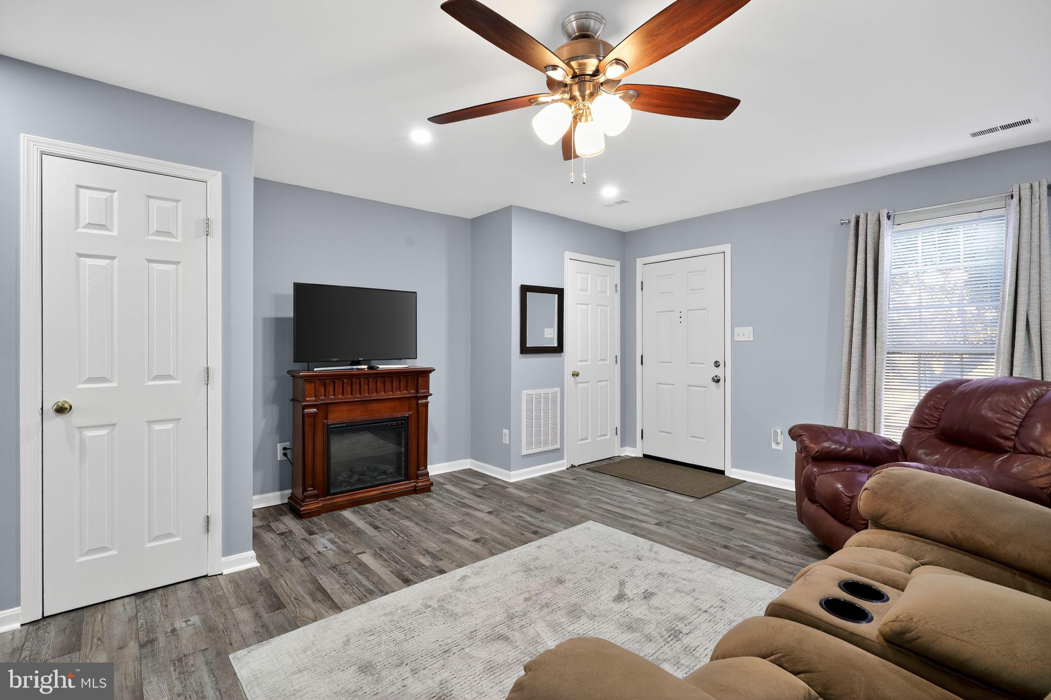 TRAILSIDE - Residential