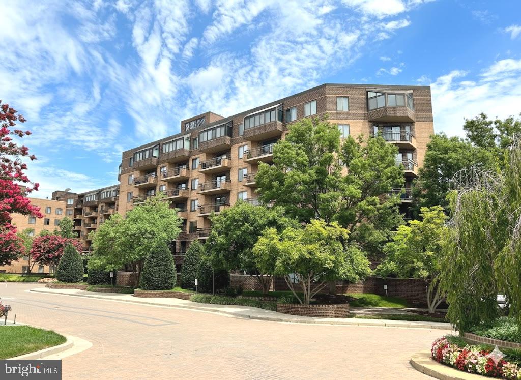 2111 WISCONSIN AVENUE NW 420