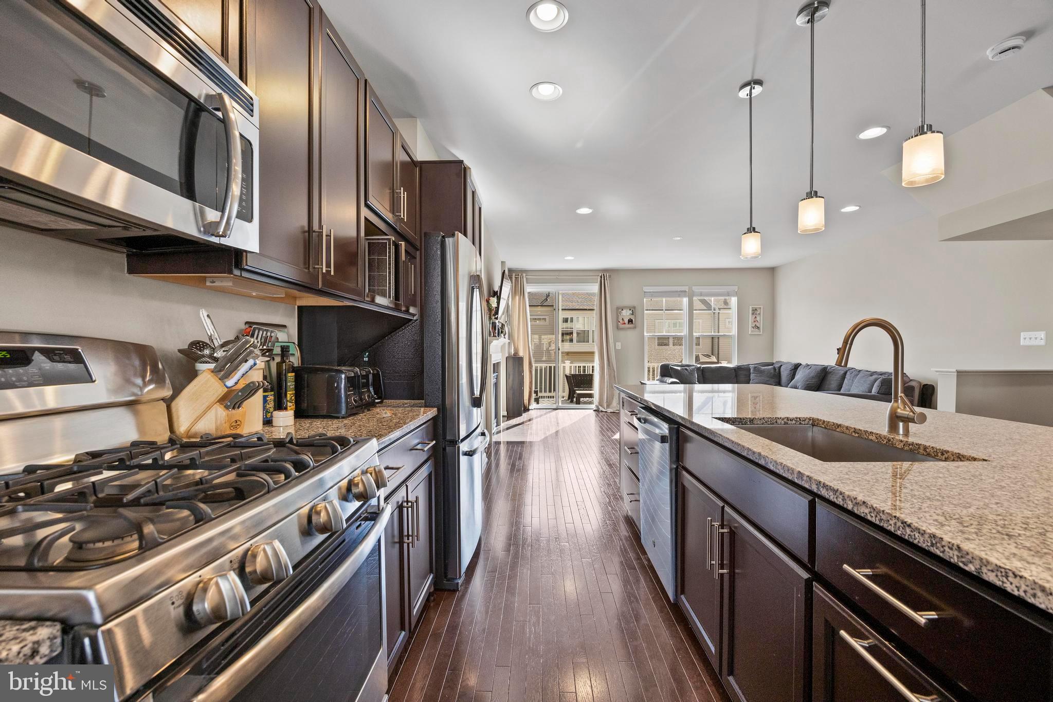 PEMBROOKE/VICTORY LAKES - Residential