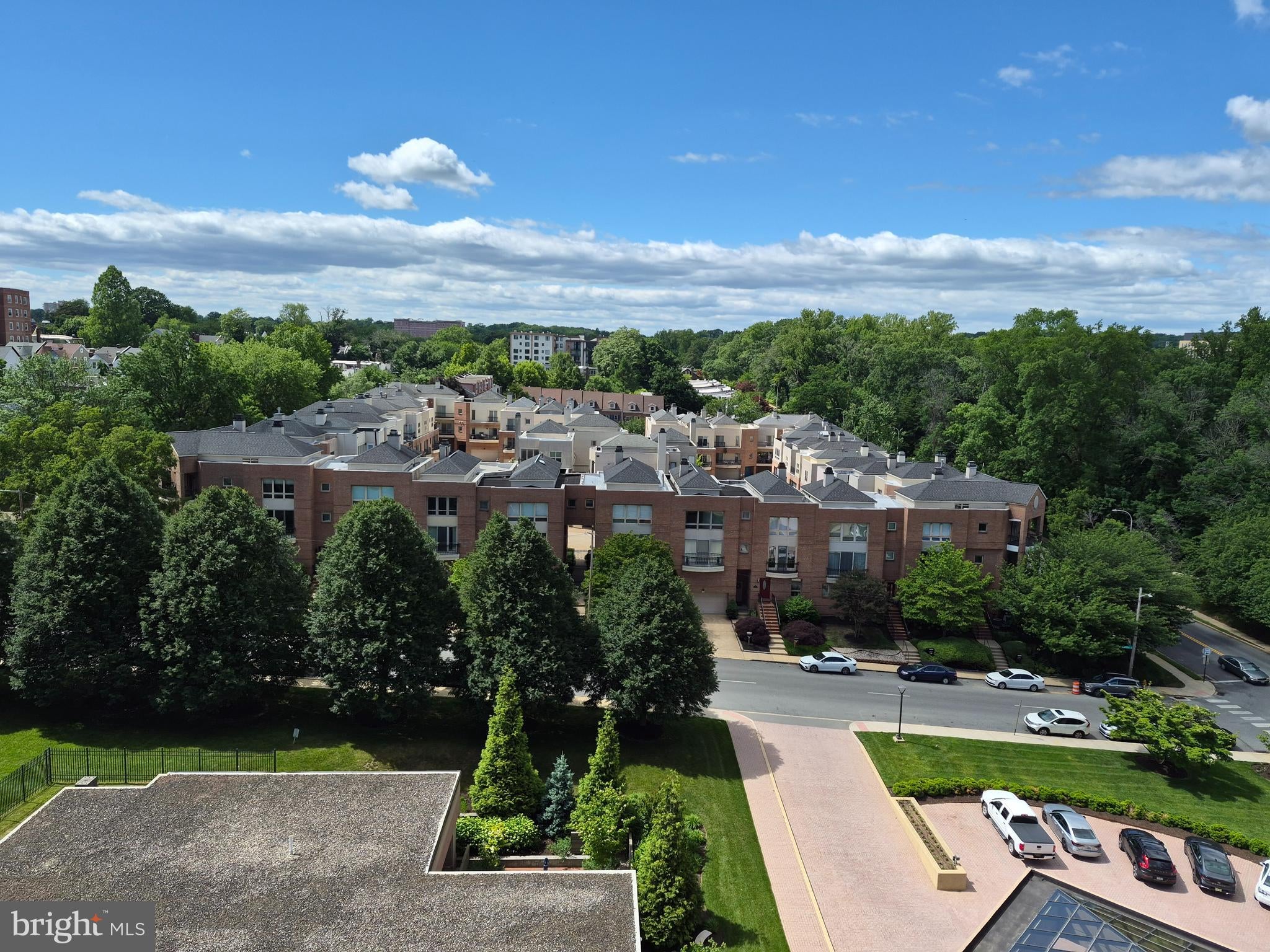 1100 LOVERING AVENUE UNIT 806