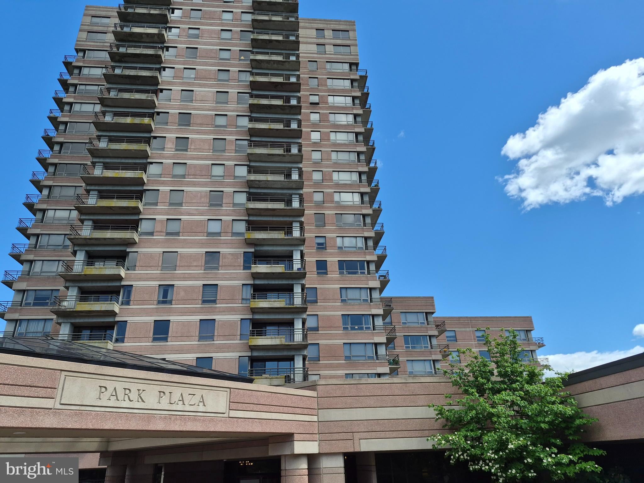 1100 LOVERING AVENUE UNIT 806