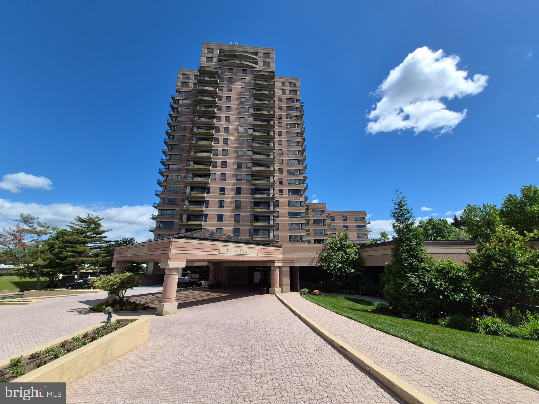 1100 LOVERING AVENUE UNIT 806