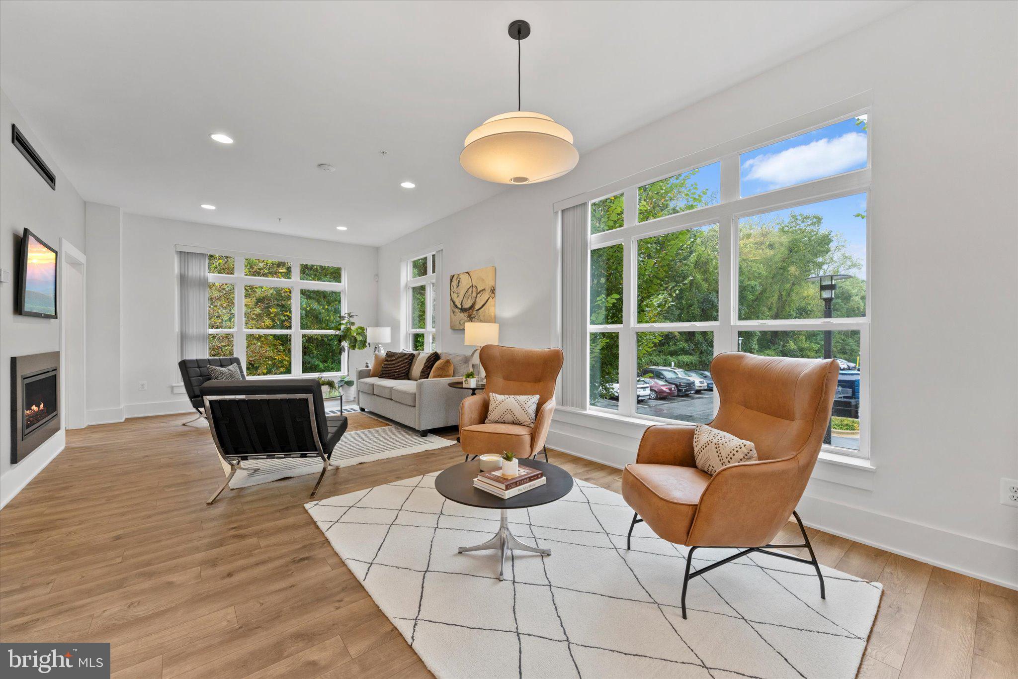 CABIN JOHN VILLAGE - Residential