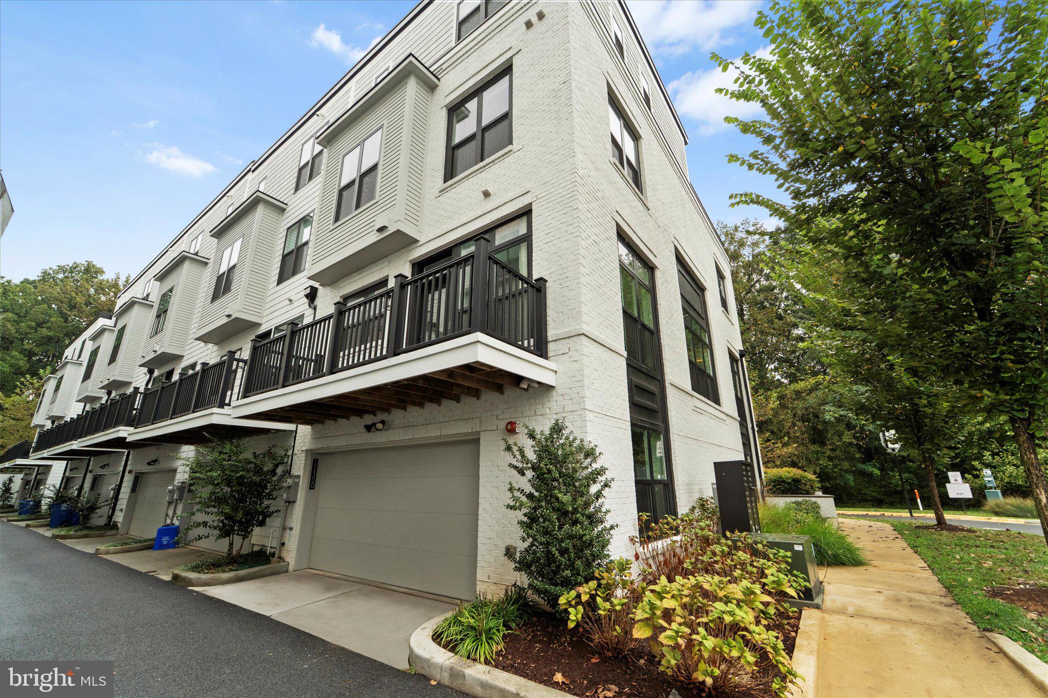 CABIN JOHN VILLAGE - Residential