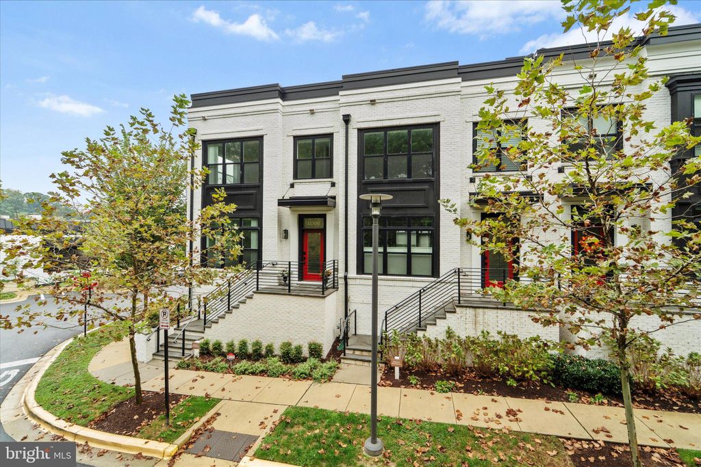 Photo of 11300 Emerald Park Road, POTOMAC, MD 20854 (MLS # MDMC2203116)