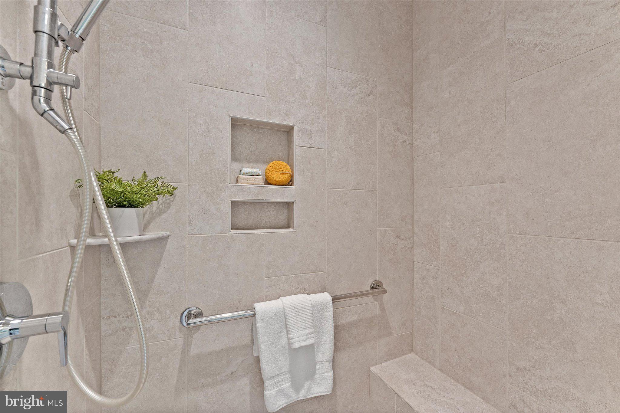 CABIN JOHN VILLAGE - Residential