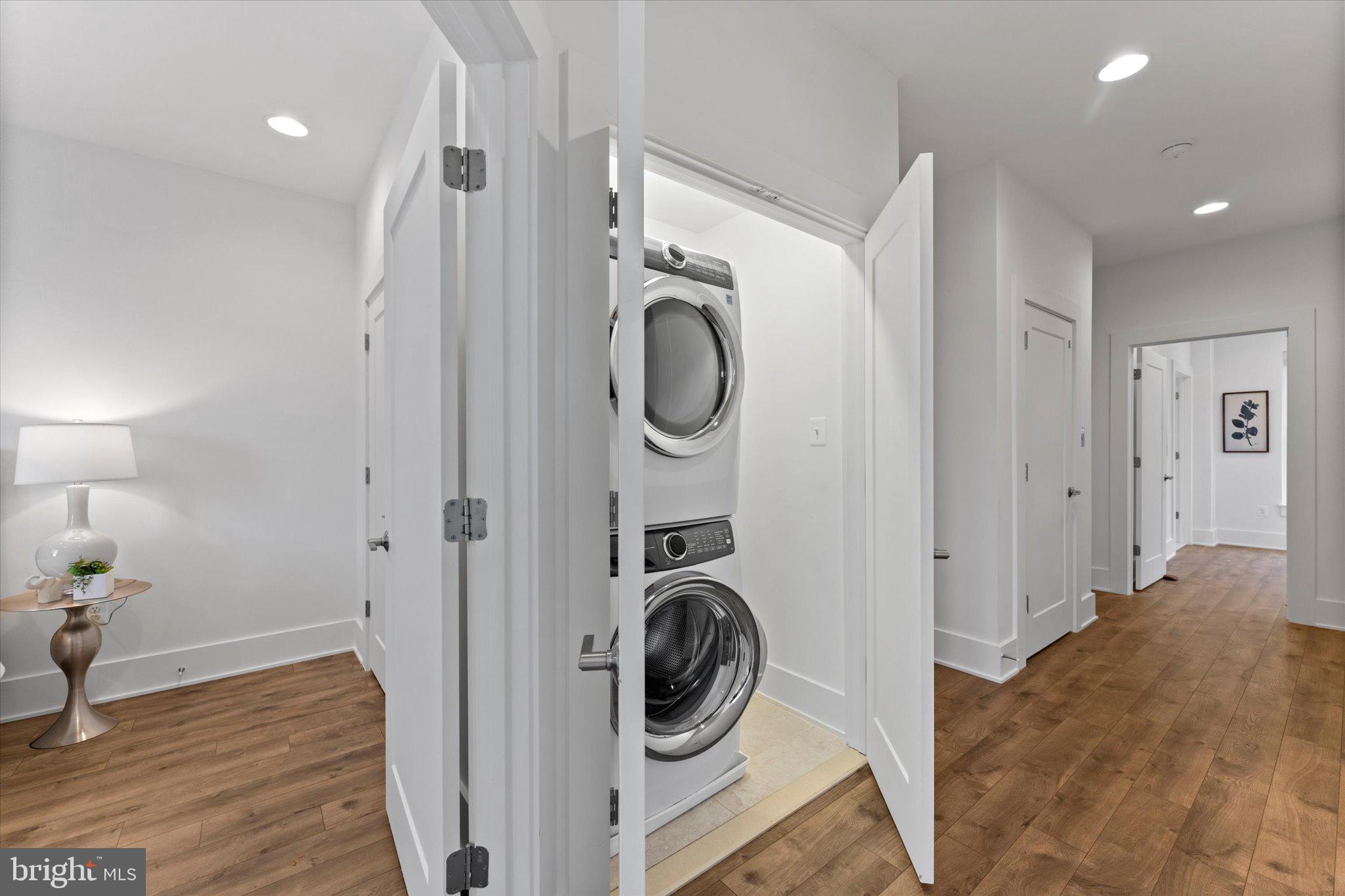 CABIN JOHN VILLAGE - Residential