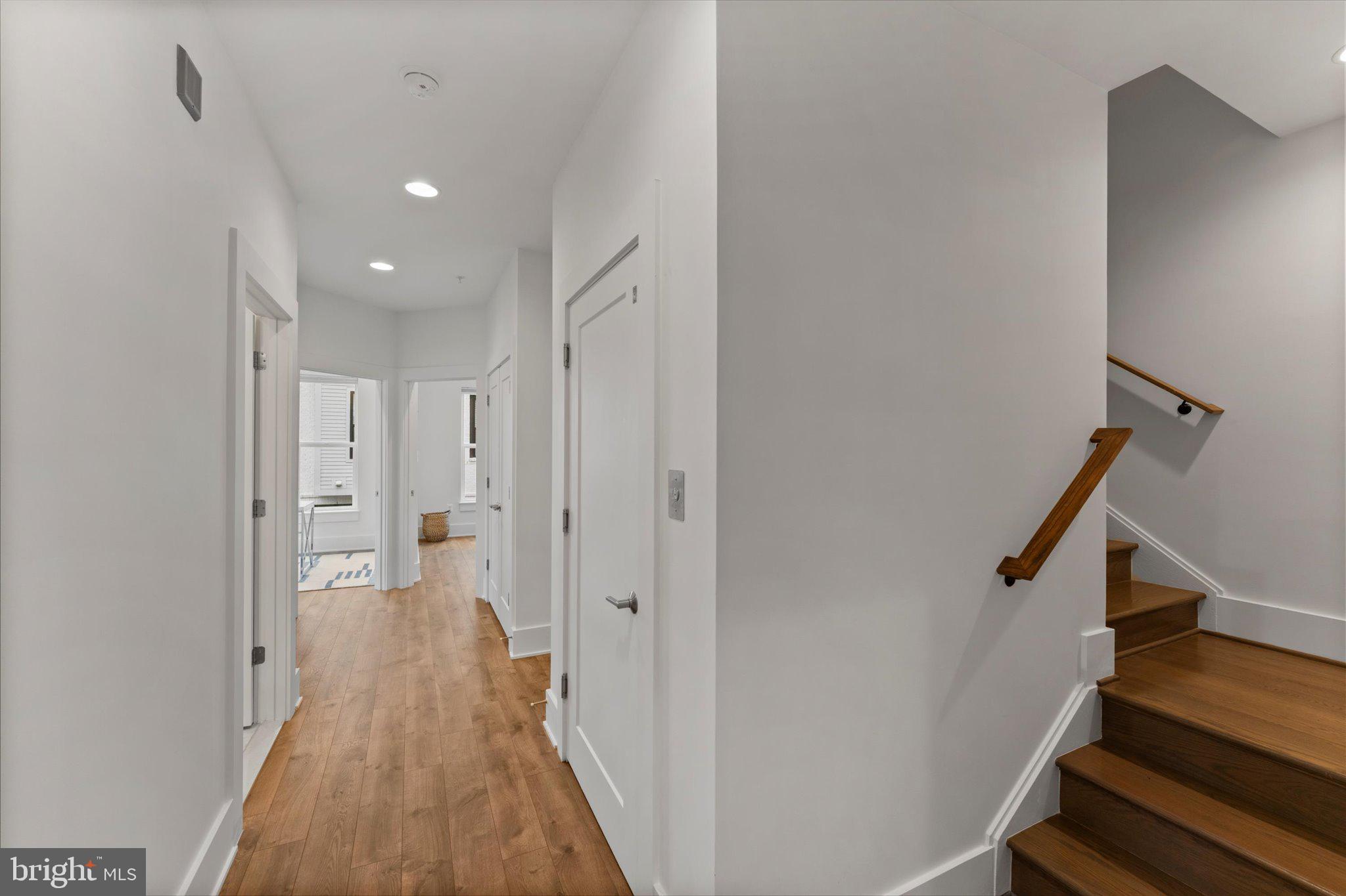 CABIN JOHN VILLAGE - Residential