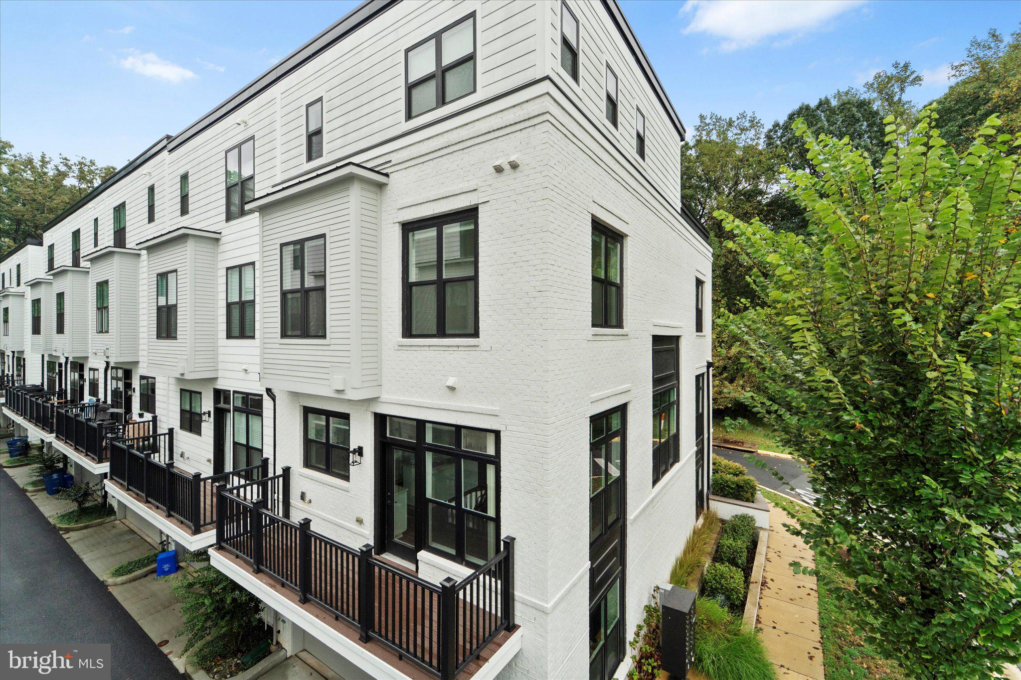 CABIN JOHN VILLAGE - Residential