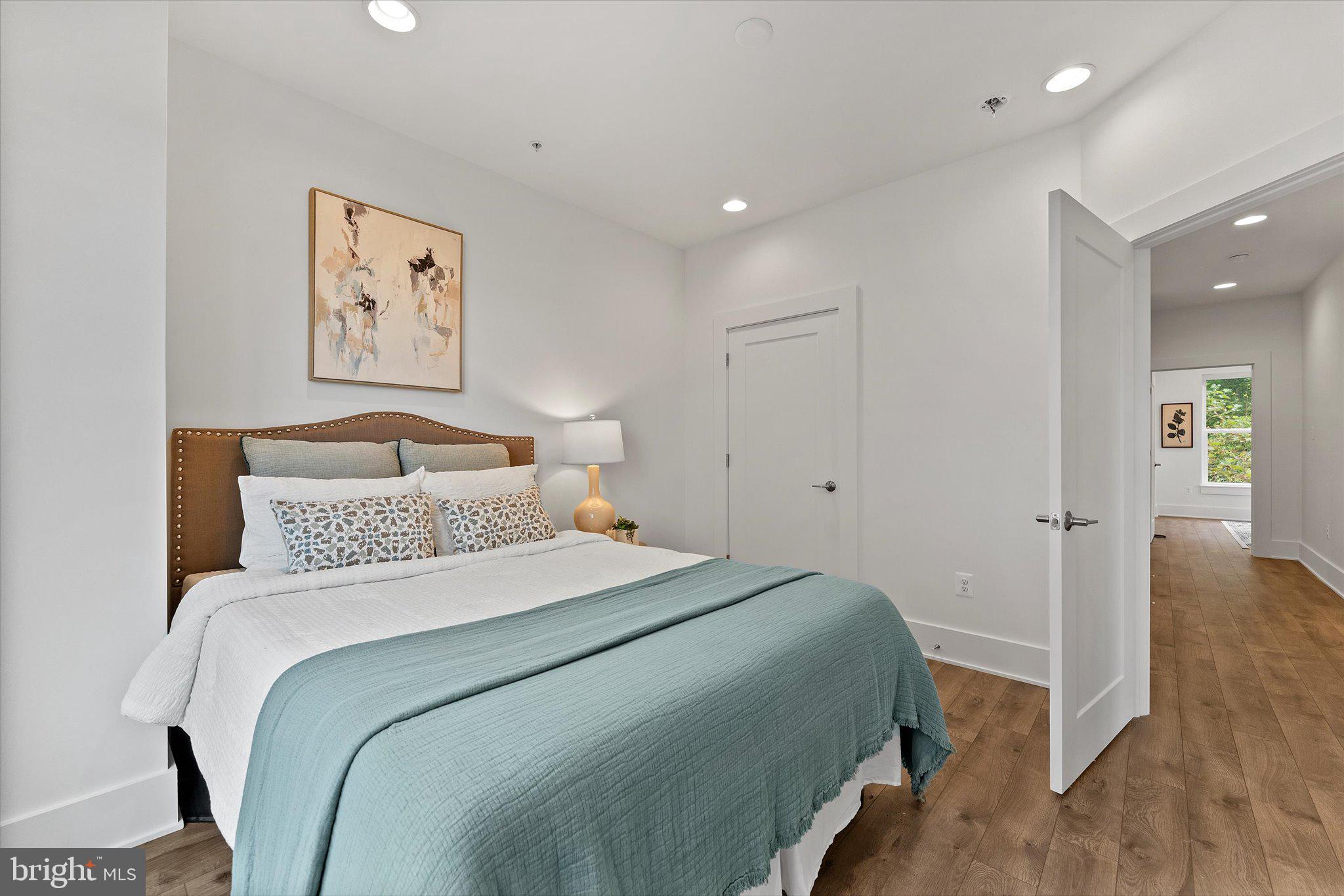 CABIN JOHN VILLAGE - Residential