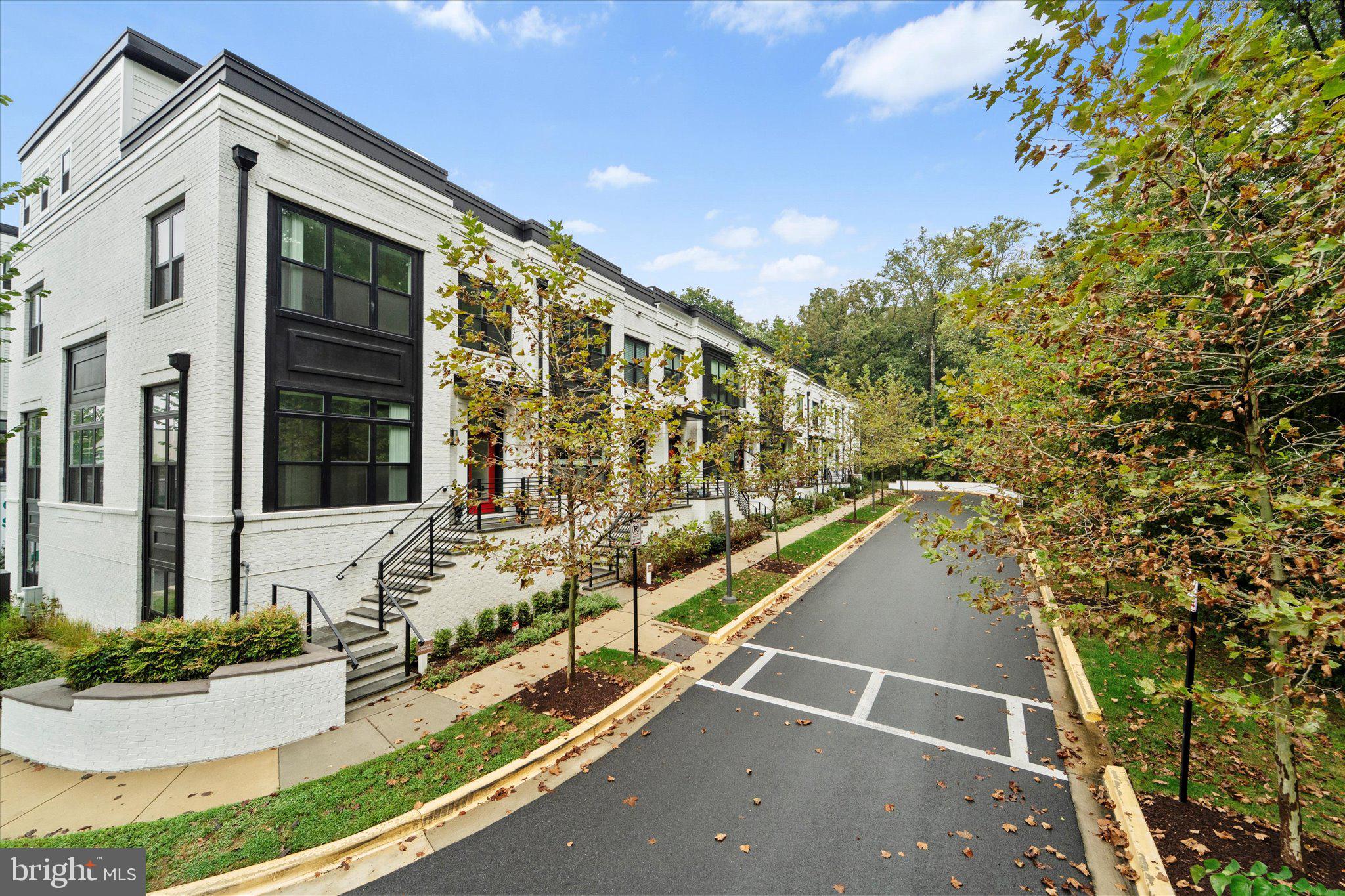 CABIN JOHN VILLAGE - Residential